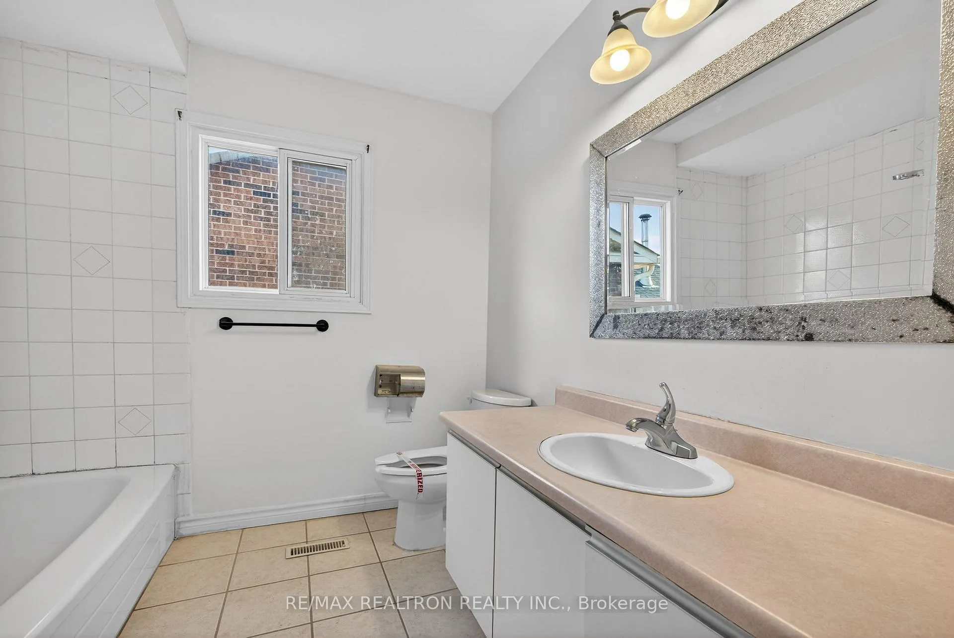 Photo 29 of 1622 Hollyhedge Drive, Pickering, Brock Ridge — HOMEH
