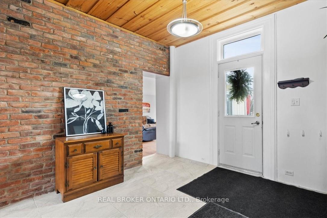 Photo 16 of 207 Huron Road, Perth South, Sebringville — HOMEH