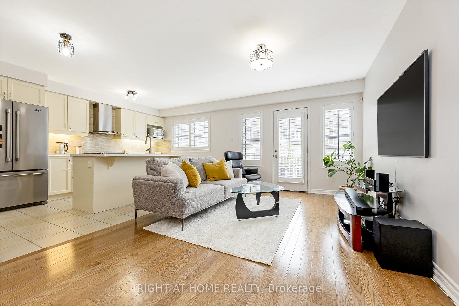 Photo 12 of 273 Casson Point, Milton, Ford — HOMEH