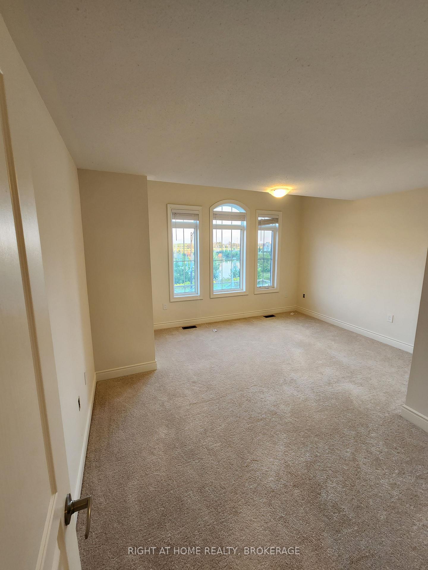 Photo 14 of 252(upper) Belmore Court, Milton, Ford — HOMEH