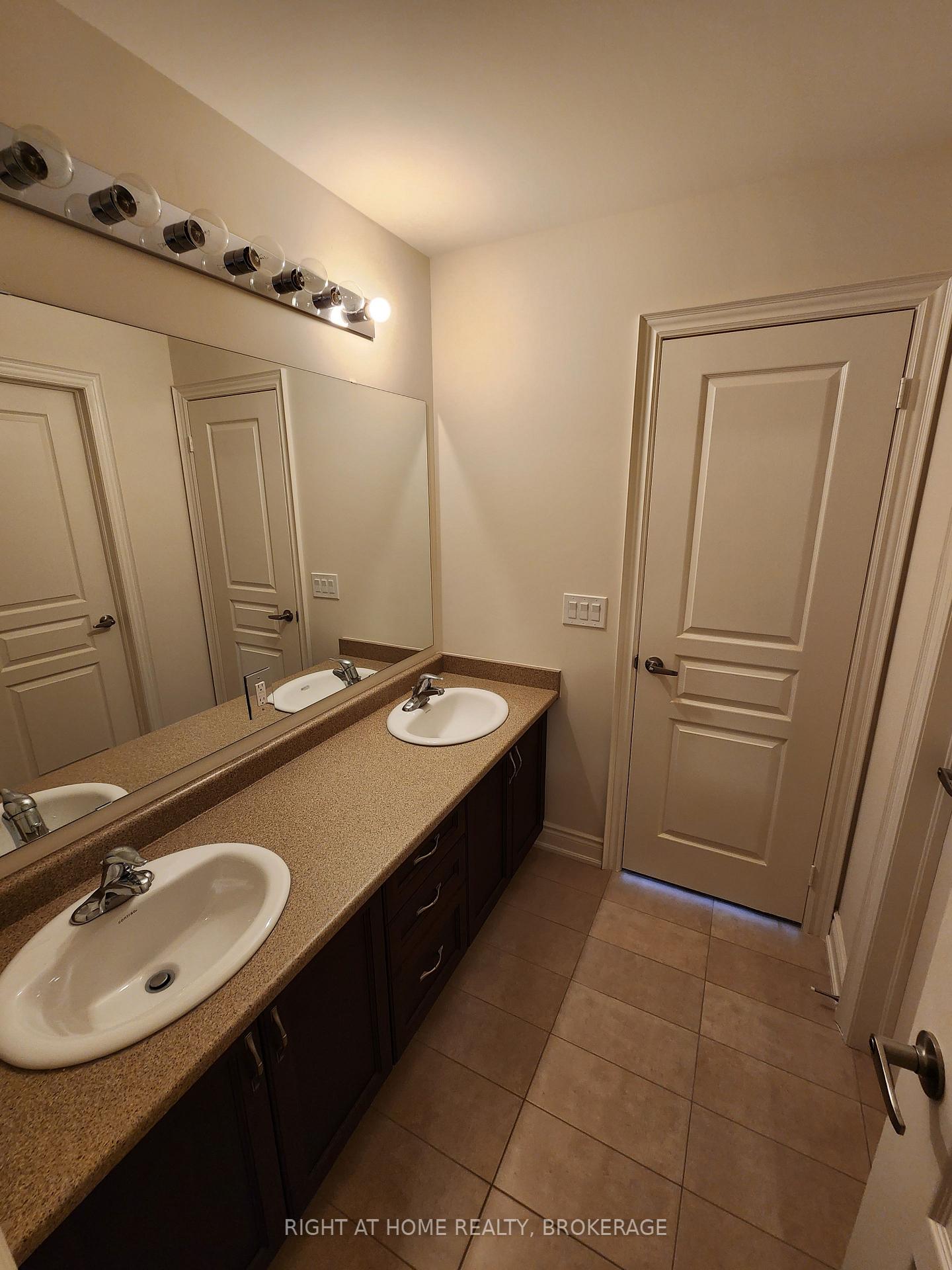 Photo 17 of 252(upper) Belmore Court, Milton, Ford — HOMEH