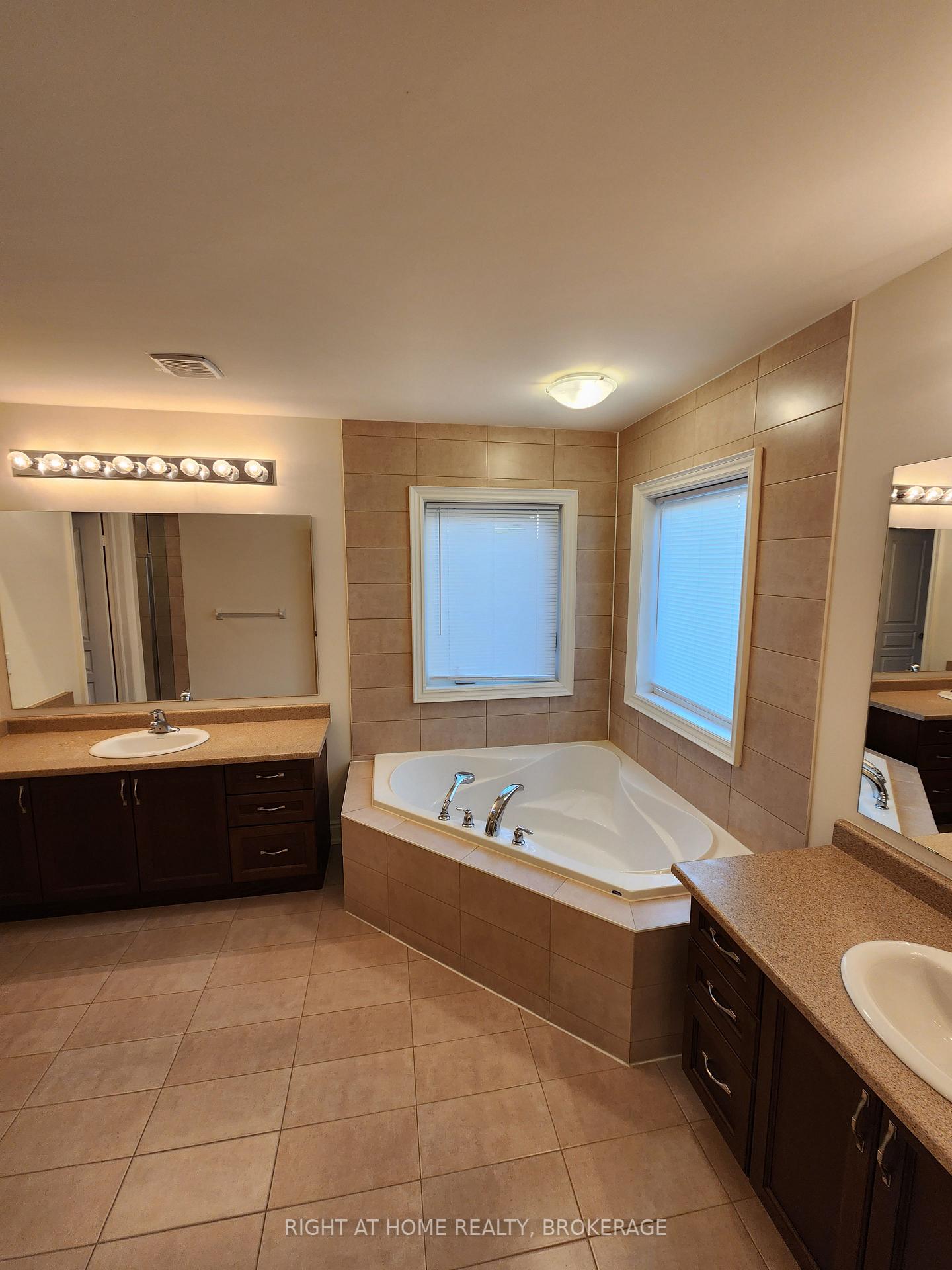 Photo 19 of 252(upper) Belmore Court, Milton, Ford — HOMEH