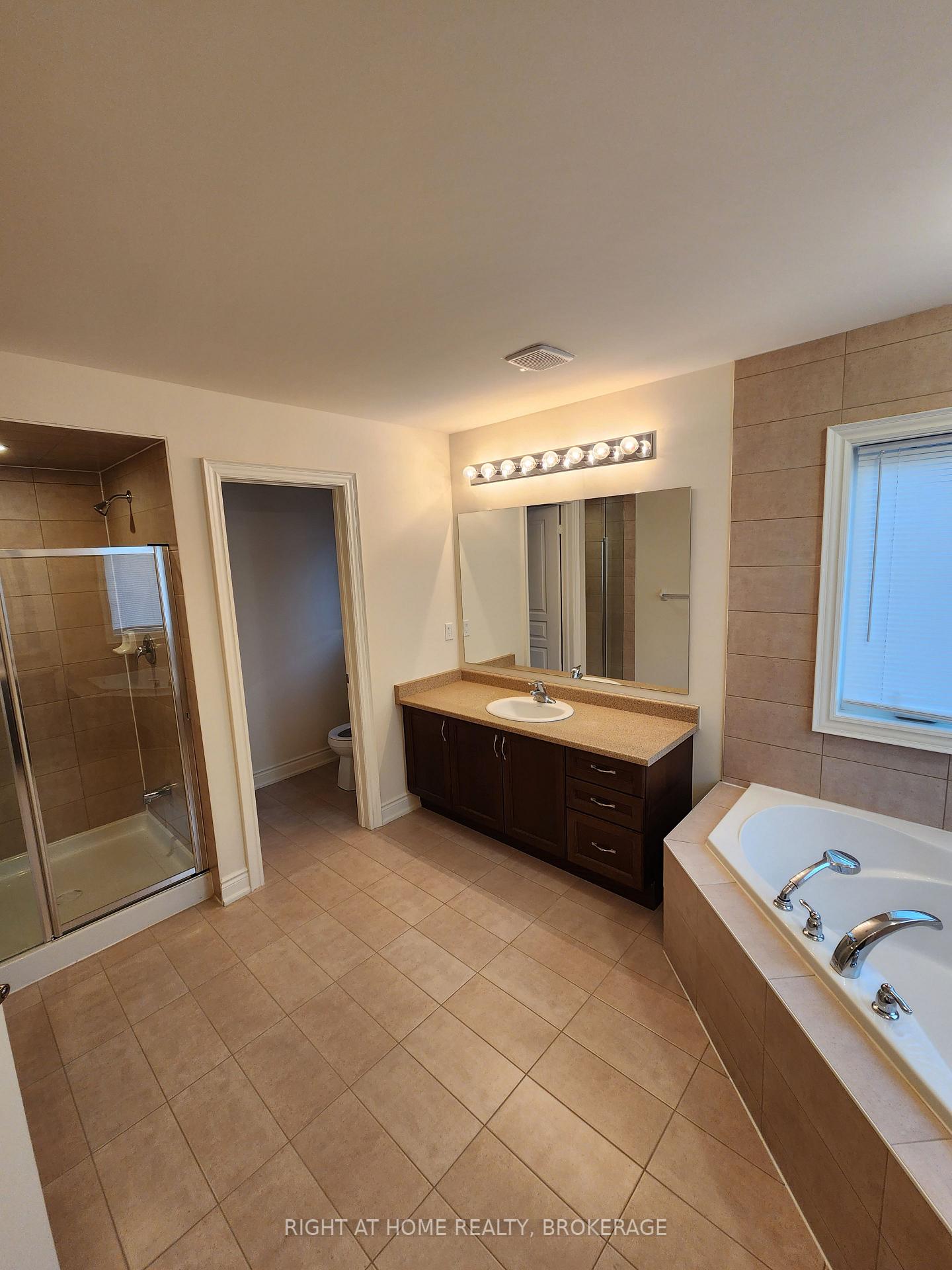 Photo 20 of 252(upper) Belmore Court, Milton, Ford — HOMEH