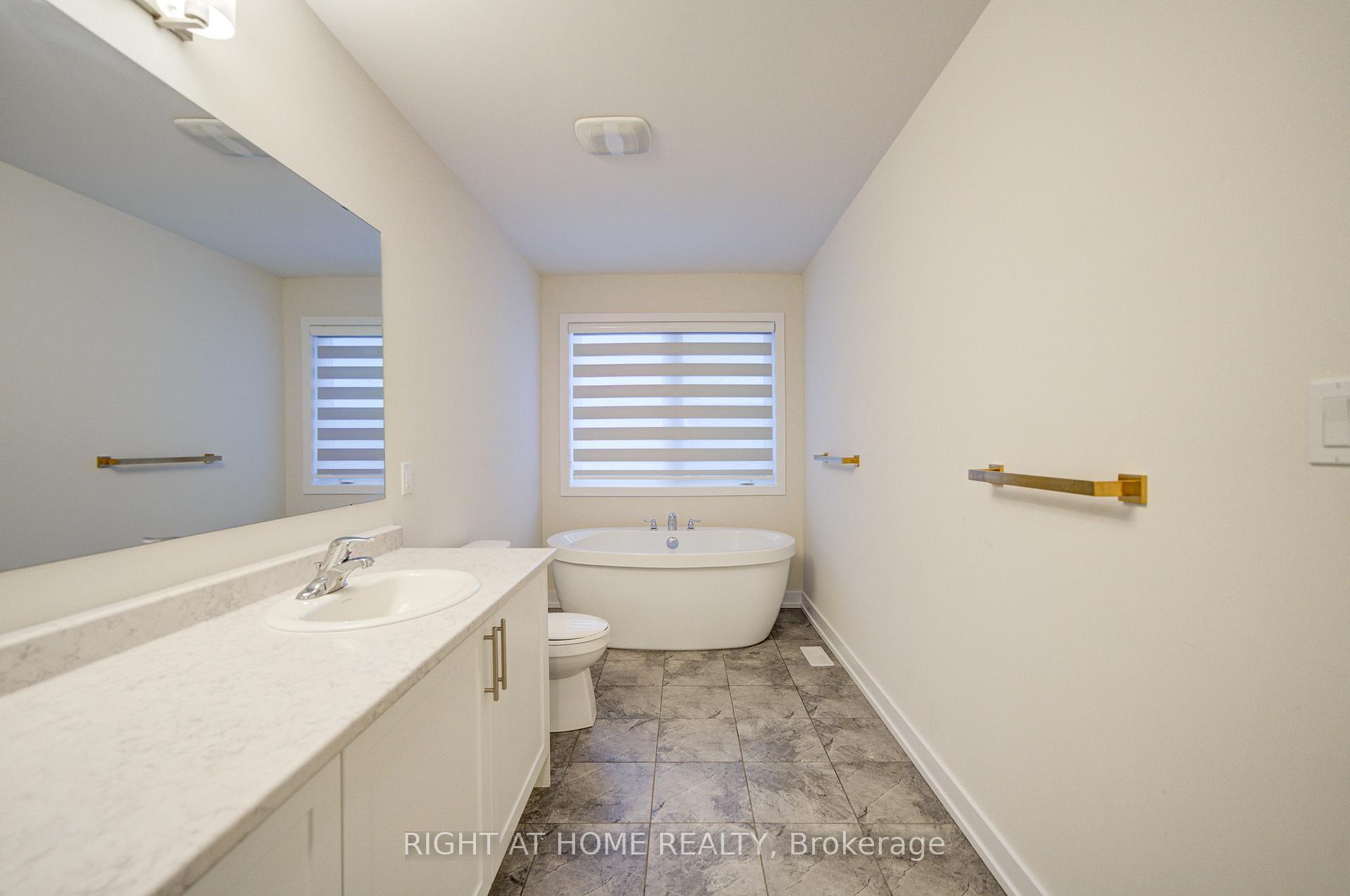 Photo 32 of 637 Leatherleaf Landing, Milton, Cobban — HOMEH