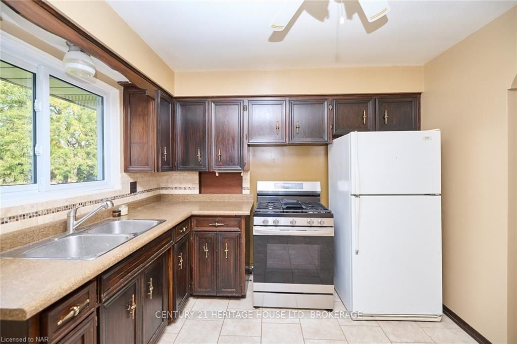 Photo 12 of 5 Cherrywood Avenue, Pelham, Fonthill — HOMEH