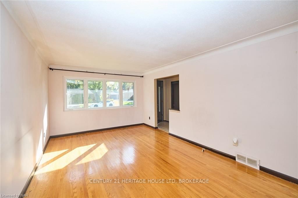 Photo 10 of 5 Cherrywood Avenue, Pelham, Fonthill — HOMEH