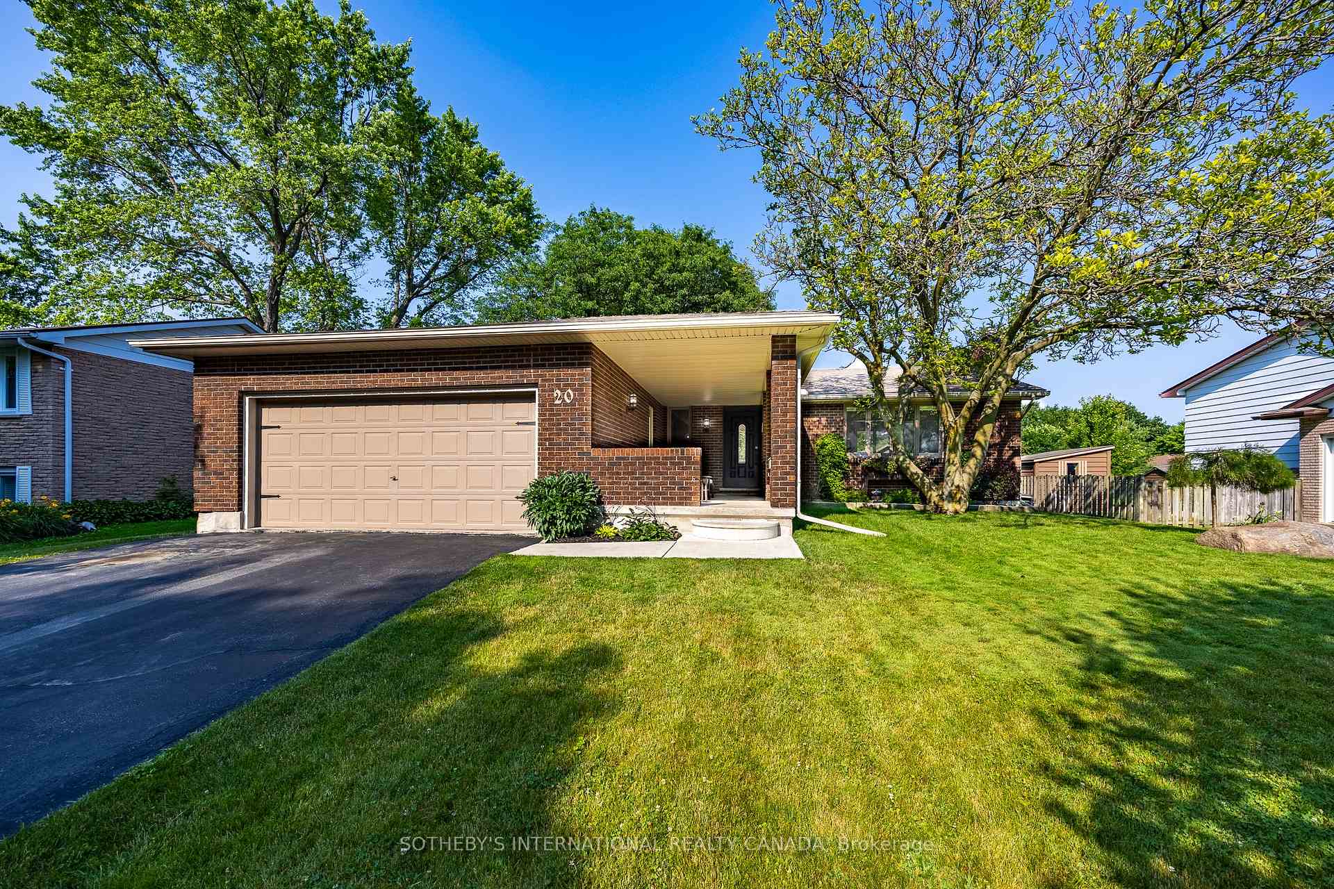 Photo 1 of 20 Sheridan Boulevard, Norfolk, Simcoe — HOMEH
