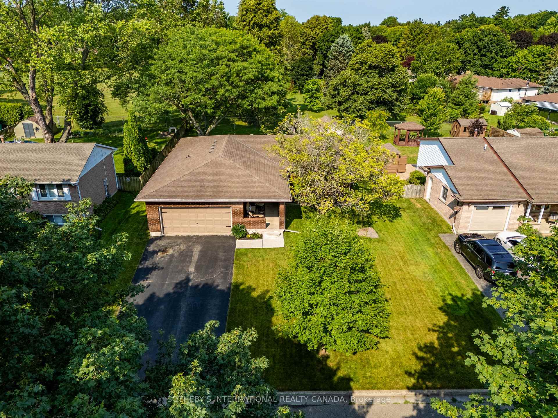 Photo 2 of 20 Sheridan Boulevard, Norfolk, Simcoe — HOMEH