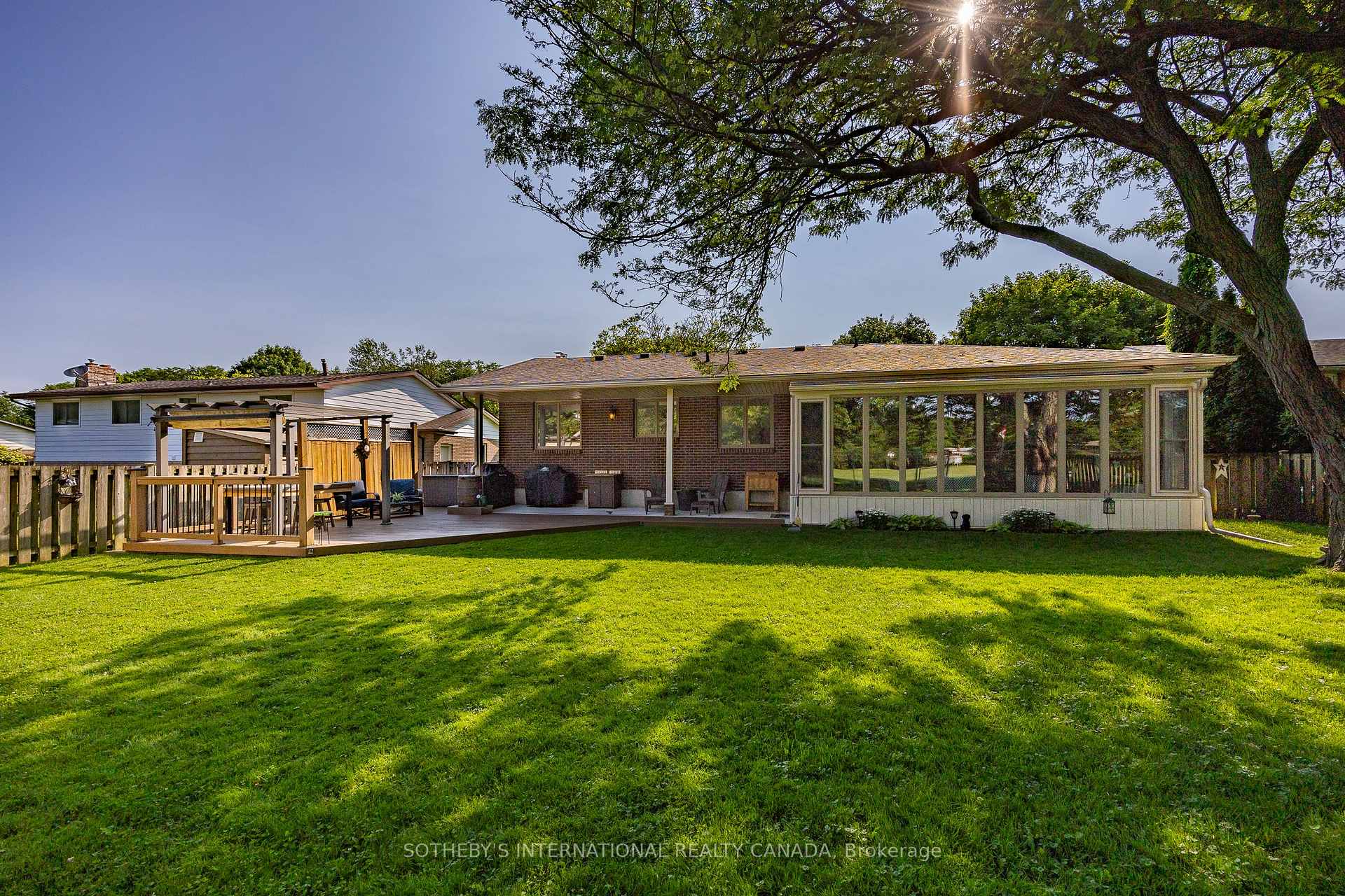 Photo 4 of 20 Sheridan Boulevard, Norfolk, Simcoe — HOMEH