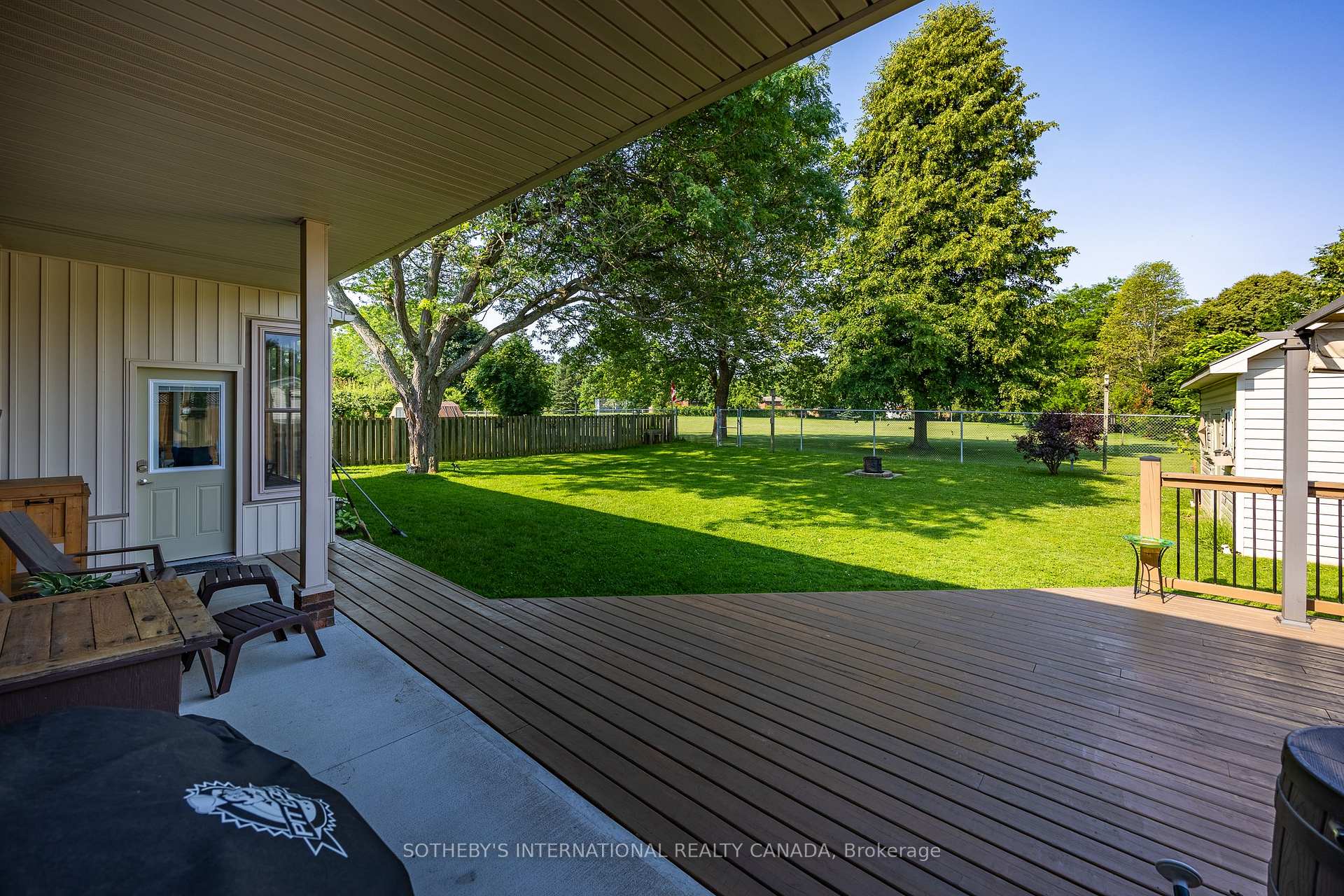 Photo 5 of 20 Sheridan Boulevard, Norfolk, Simcoe — HOMEH