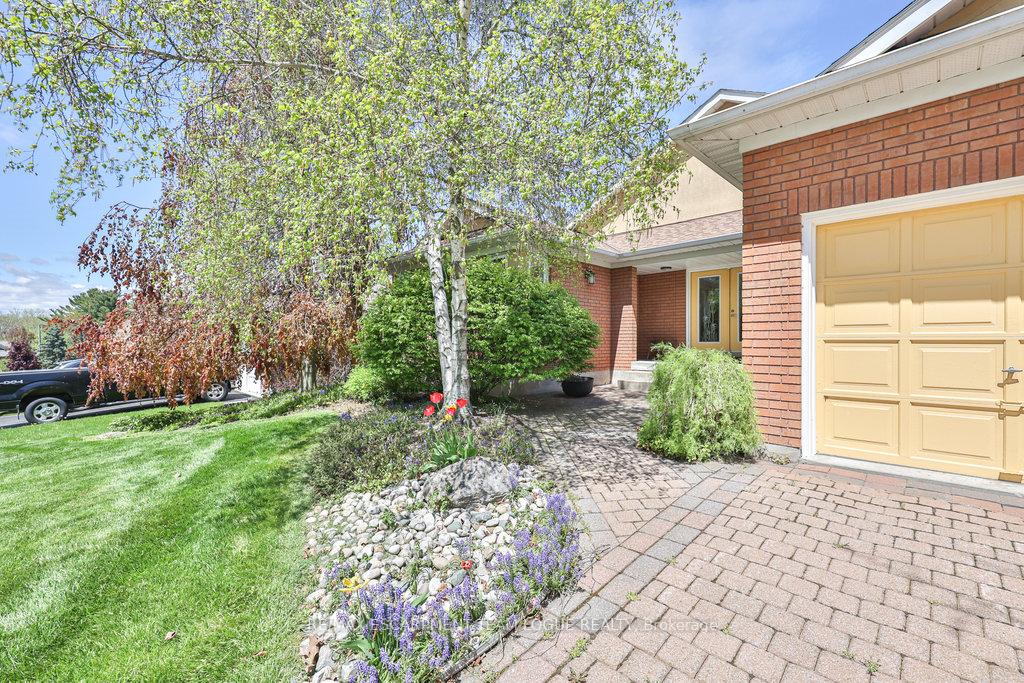Photo 2 of 46 Somerset Drive, Norfolk, Port Dover — HOMEH