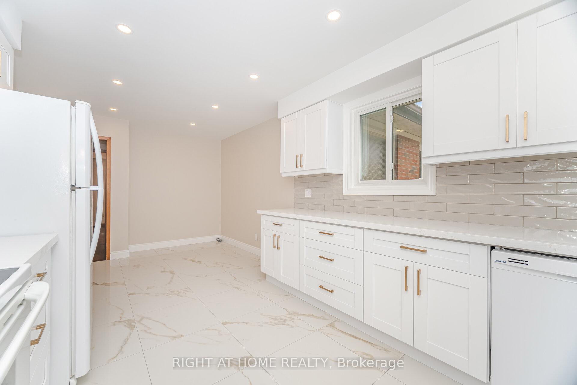 Photo 8 of Unit Main, 1286 Old Orchard Avenue, Pickering, Bay Ridges — HOMEH