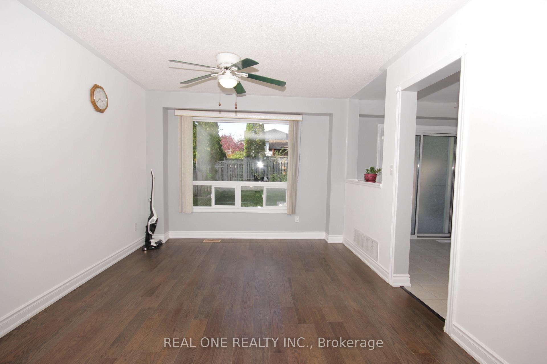 Photo 4 of 1145 Timberland Crescent, Oshawa, Pinecrest — HOMEH