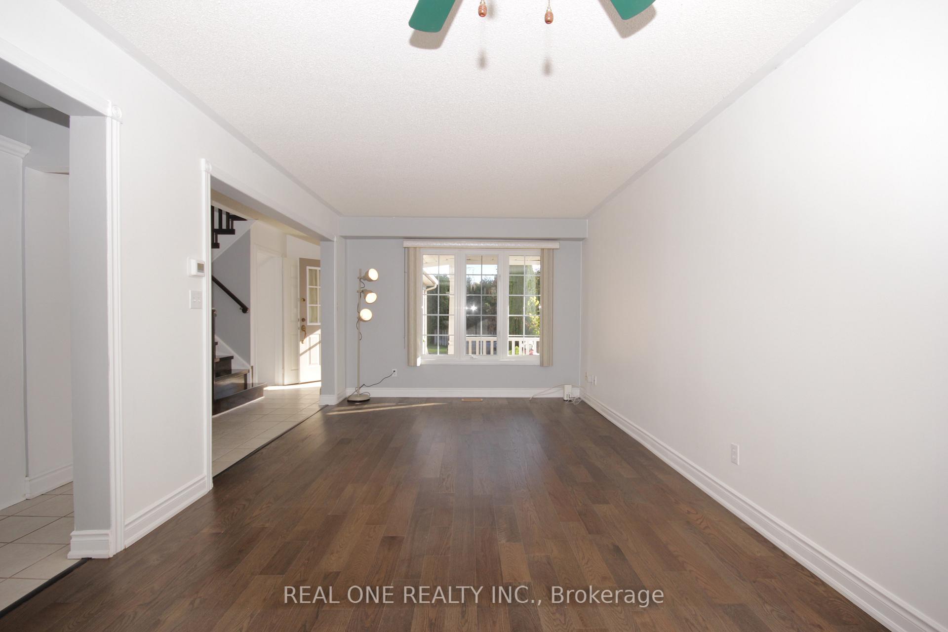 Photo 5 of 1145 Timberland Crescent, Oshawa, Pinecrest — HOMEH