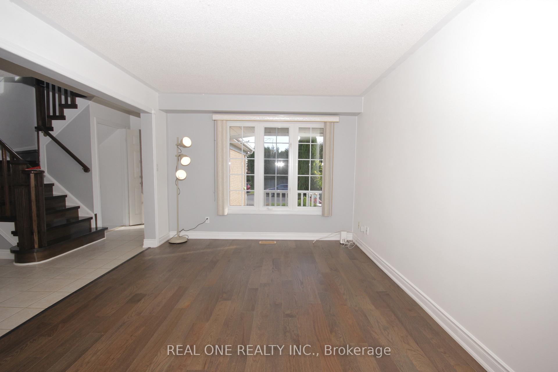Photo 6 of 1145 Timberland Crescent, Oshawa, Pinecrest — HOMEH