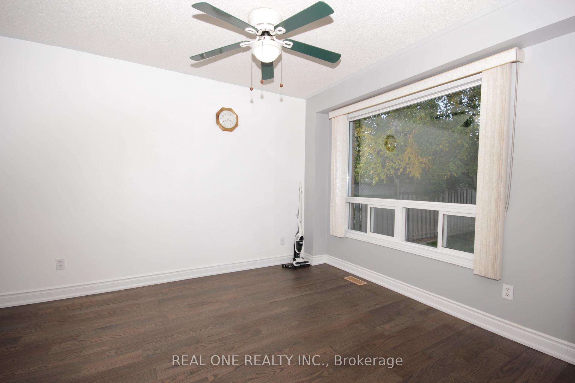 Photo 8 of 1145 Timberland Crescent, Oshawa, Pinecrest — HOMEH