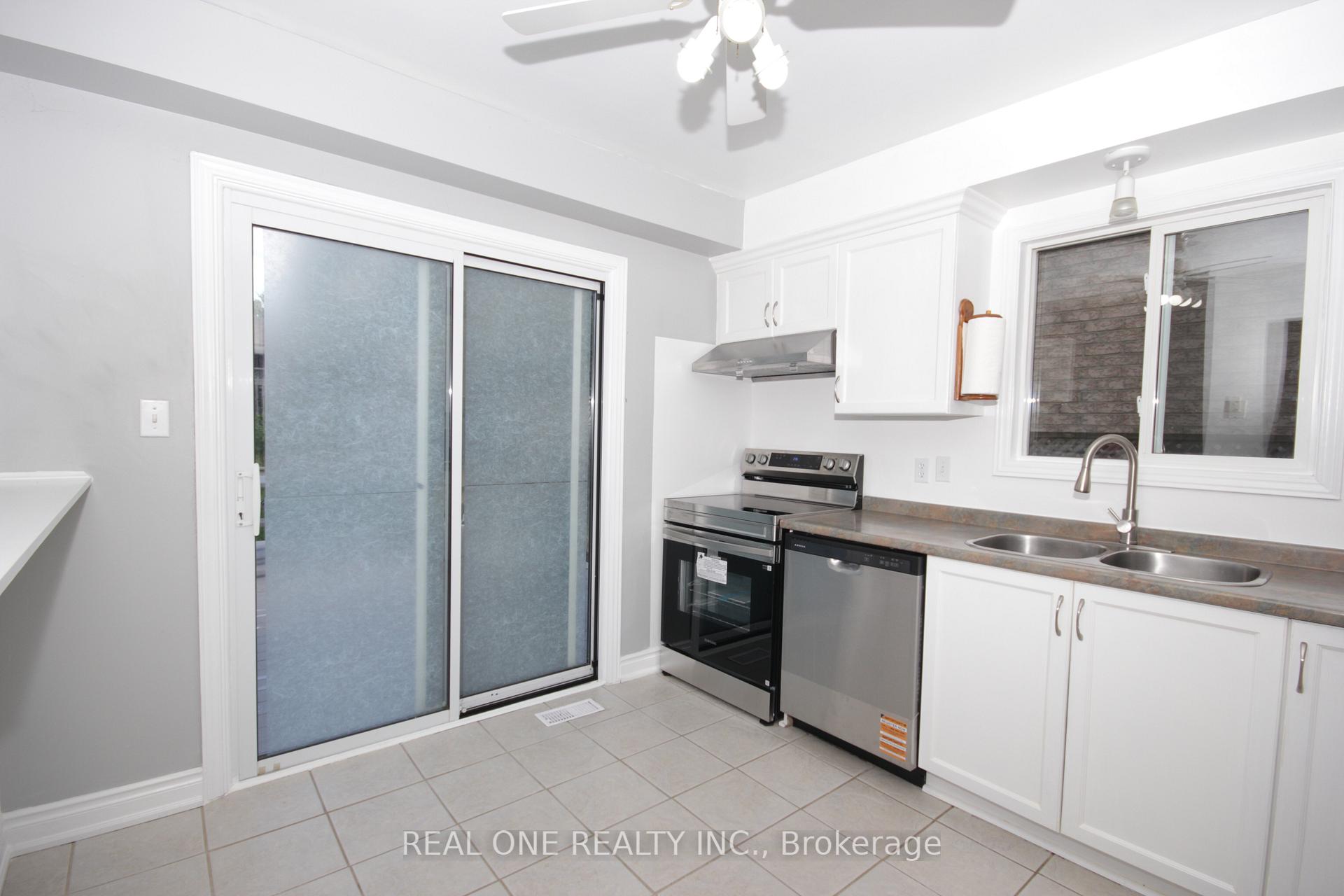 Photo 9 of 1145 Timberland Crescent, Oshawa, Pinecrest — HOMEH
