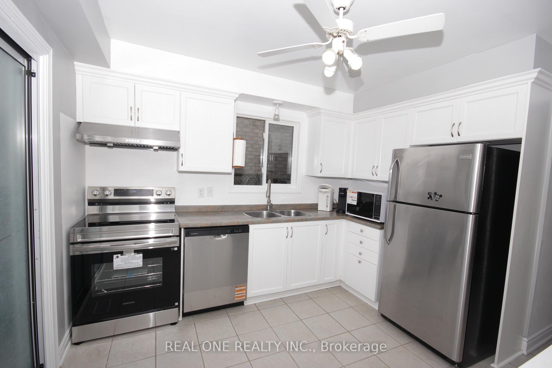 Photo 10 of 1145 Timberland Crescent, Oshawa, Pinecrest — HOMEH