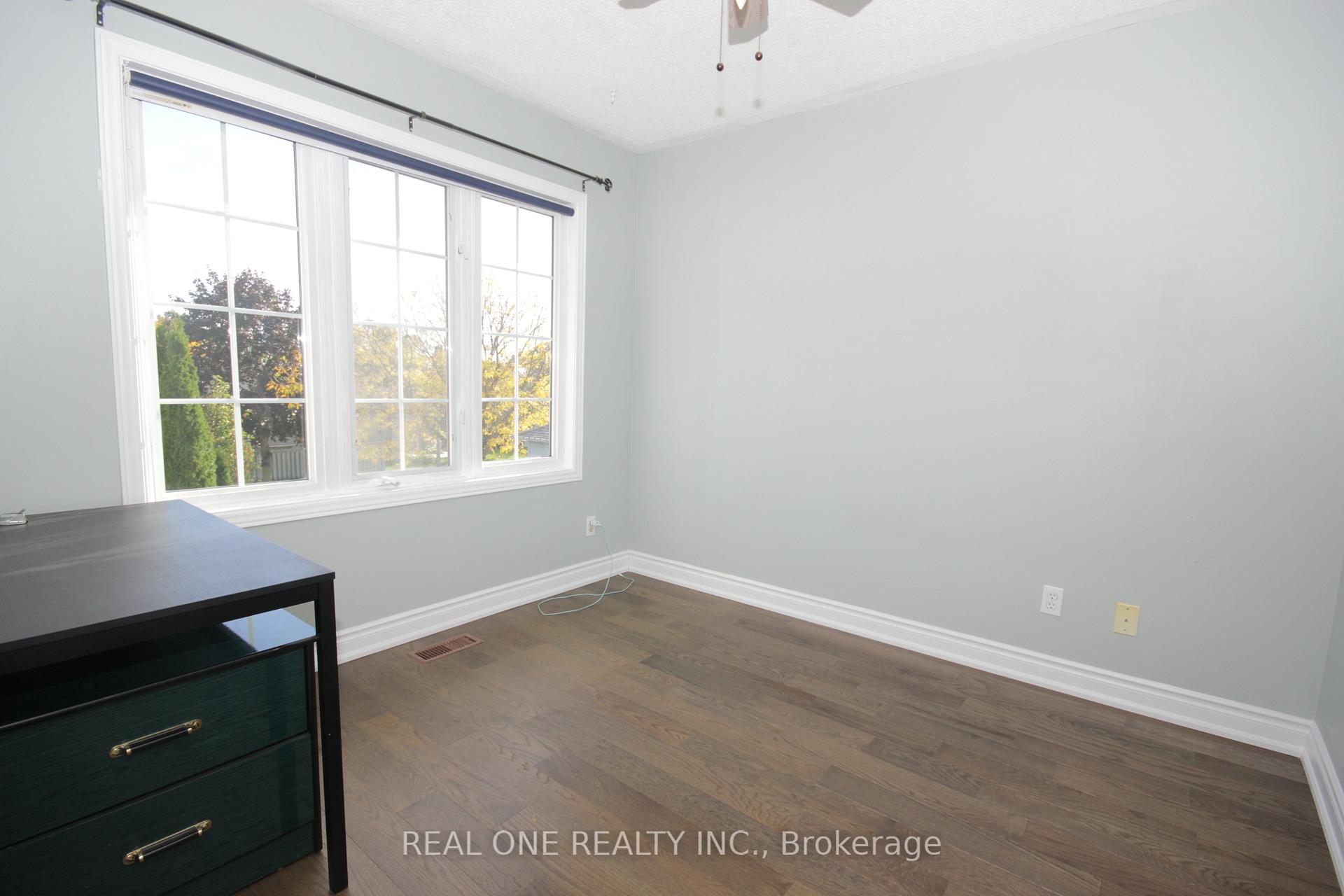 Photo 14 of 1145 Timberland Crescent, Oshawa, Pinecrest — HOMEH
