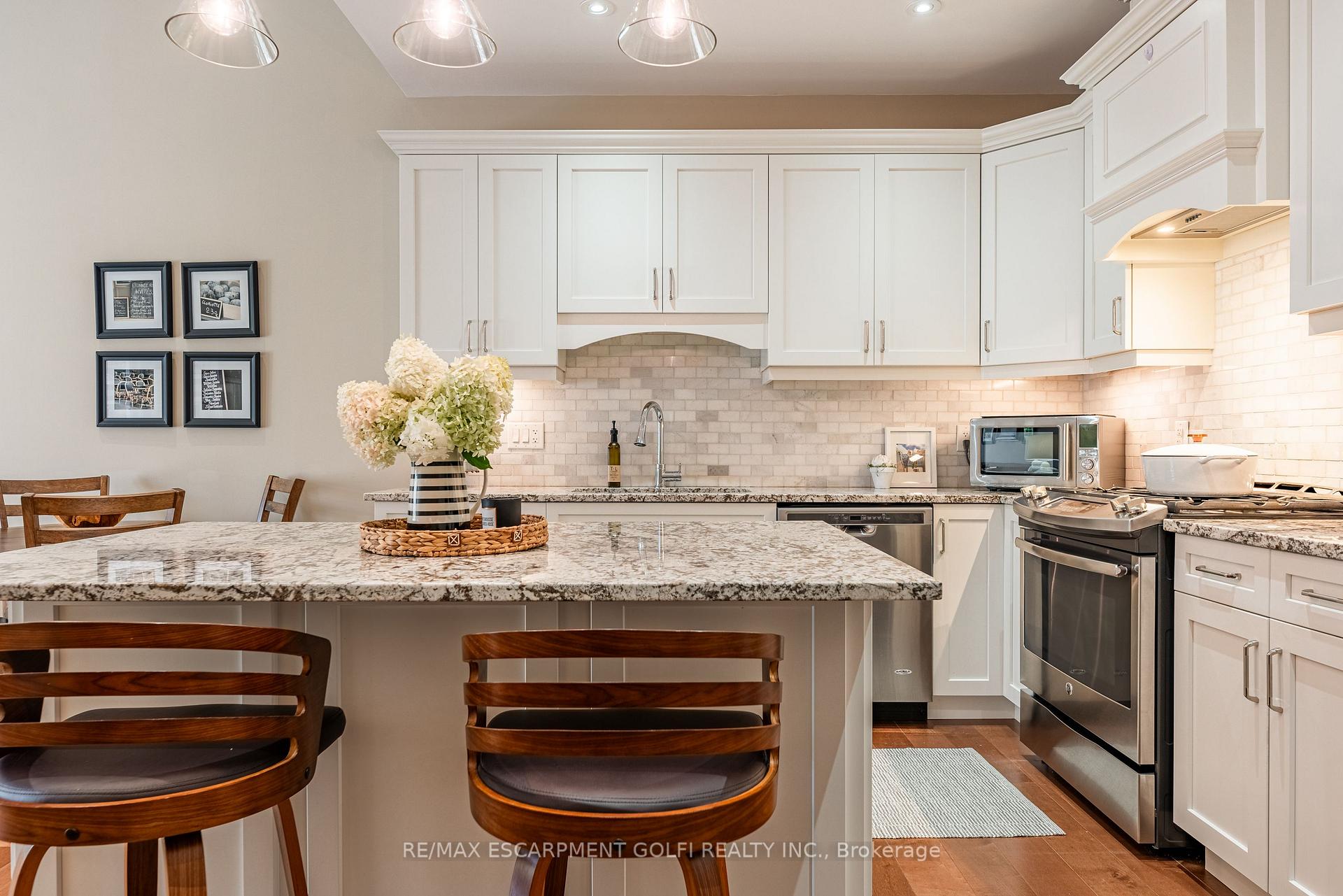 Photo 6 of 74 Willson Crossing, Pelham, Fonthill — HOMEH