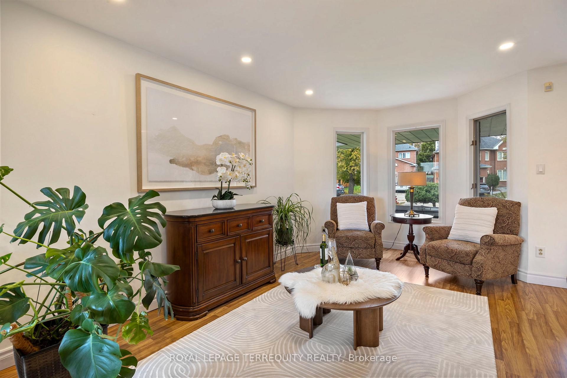 Photo 10 of 1080 Wildrose Crescent, Pickering, Liverpool — HOMEH