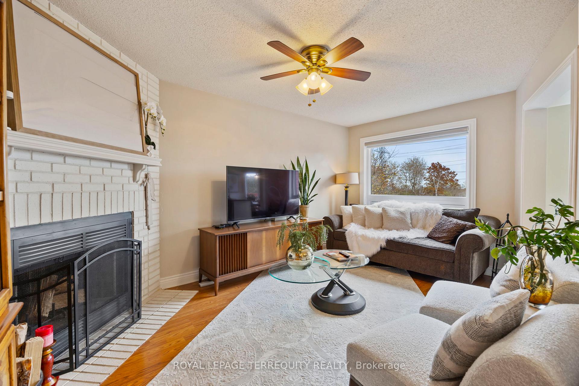 Photo 13 of 1080 Wildrose Crescent, Pickering, Liverpool — HOMEH