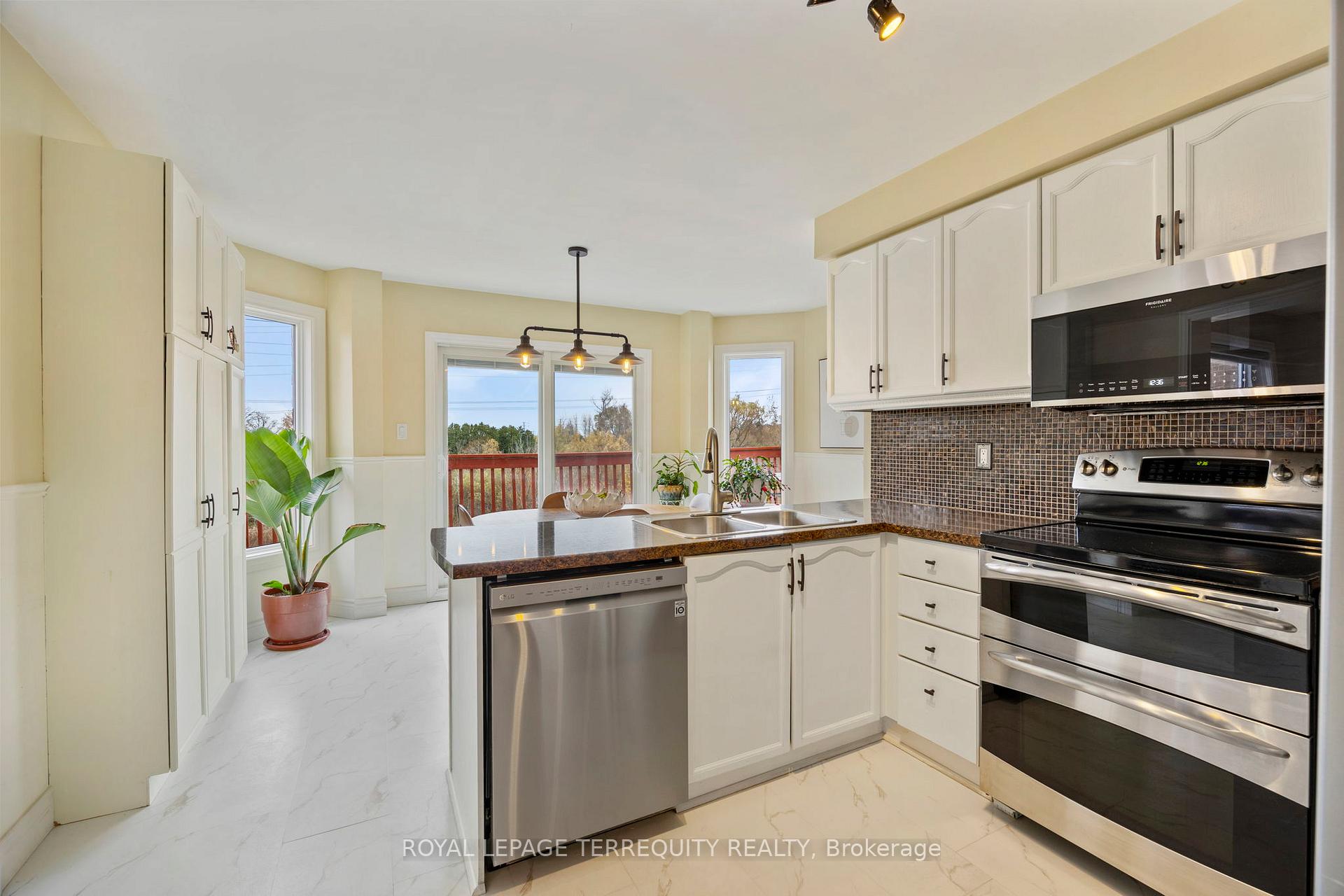 Photo 16 of 1080 Wildrose Crescent, Pickering, Liverpool — HOMEH
