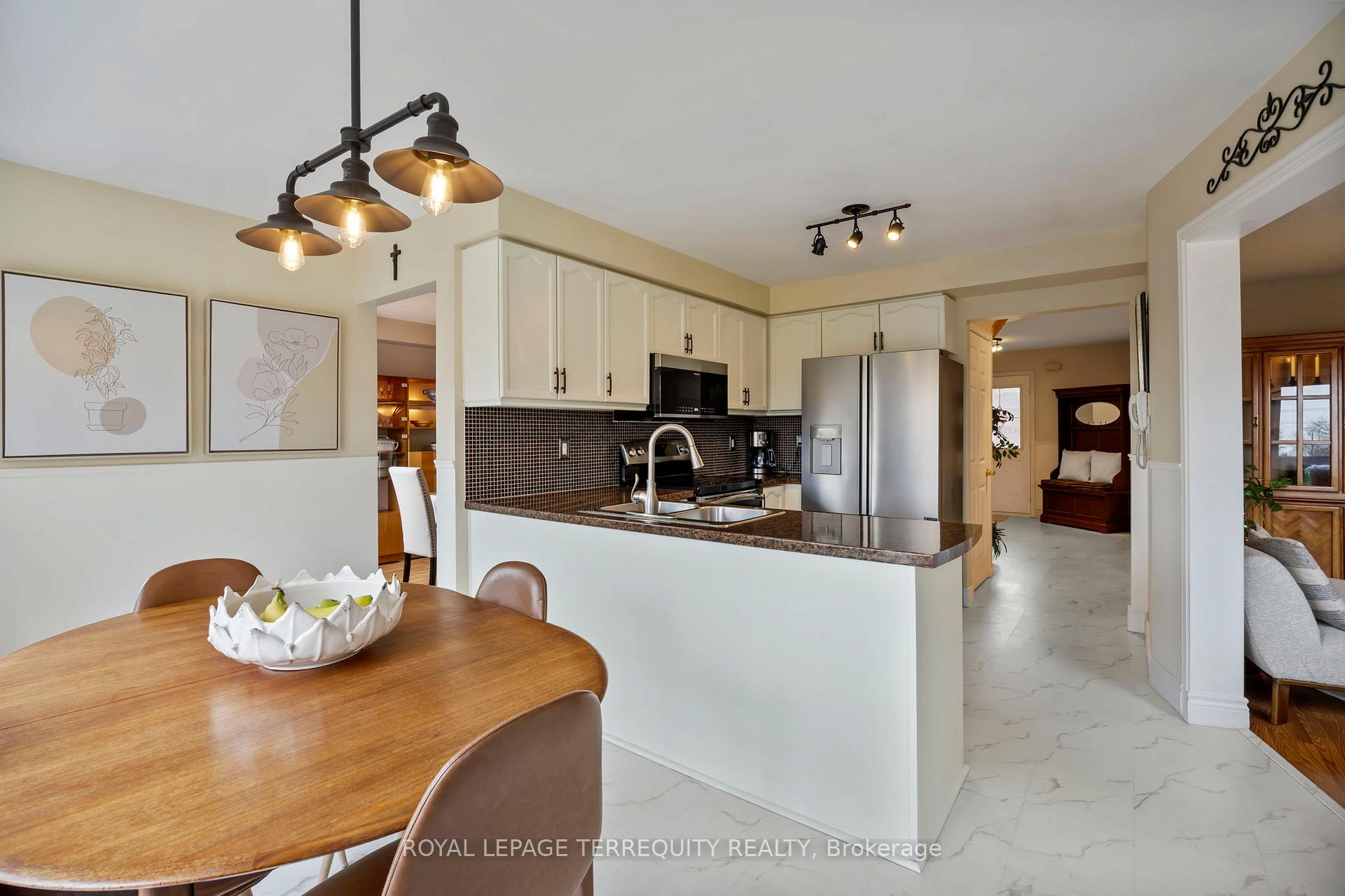 Photo 18 of 1080 Wildrose Crescent, Pickering, Liverpool — HOMEH