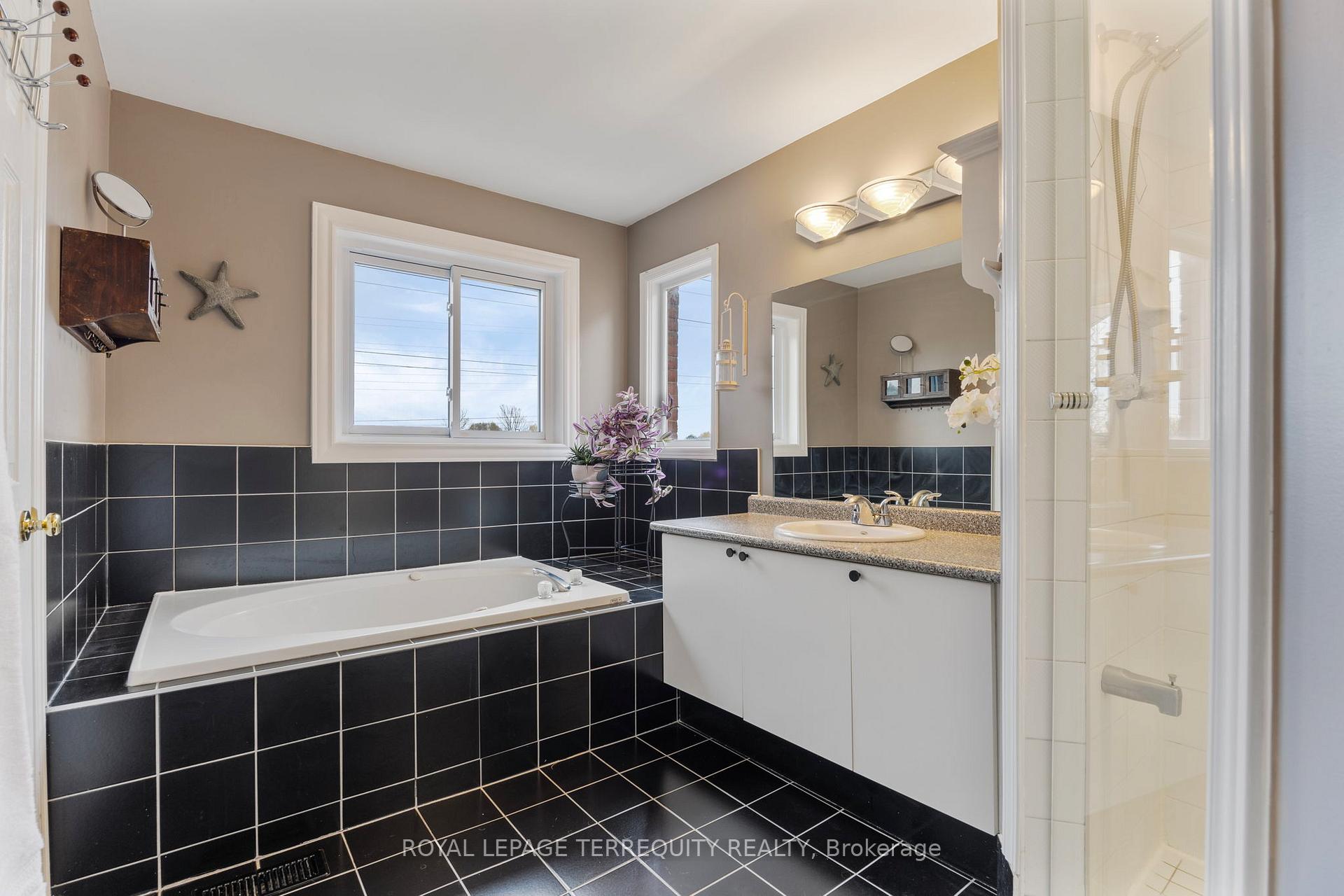 Photo 24 of 1080 Wildrose Crescent, Pickering, Liverpool — HOMEH