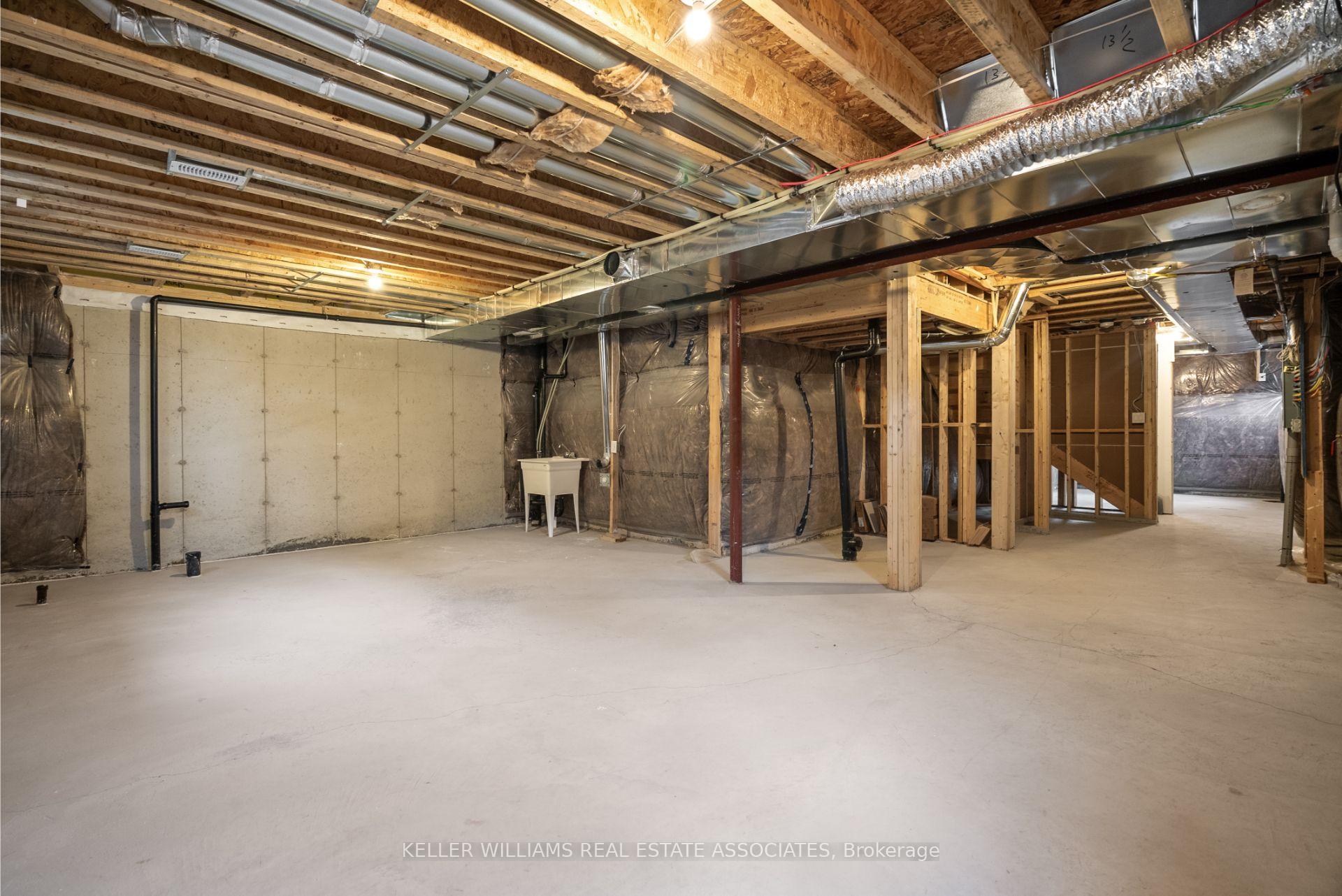 Photo 14 of 1262 Manitou Way, Milton, Bowes — HOMEH