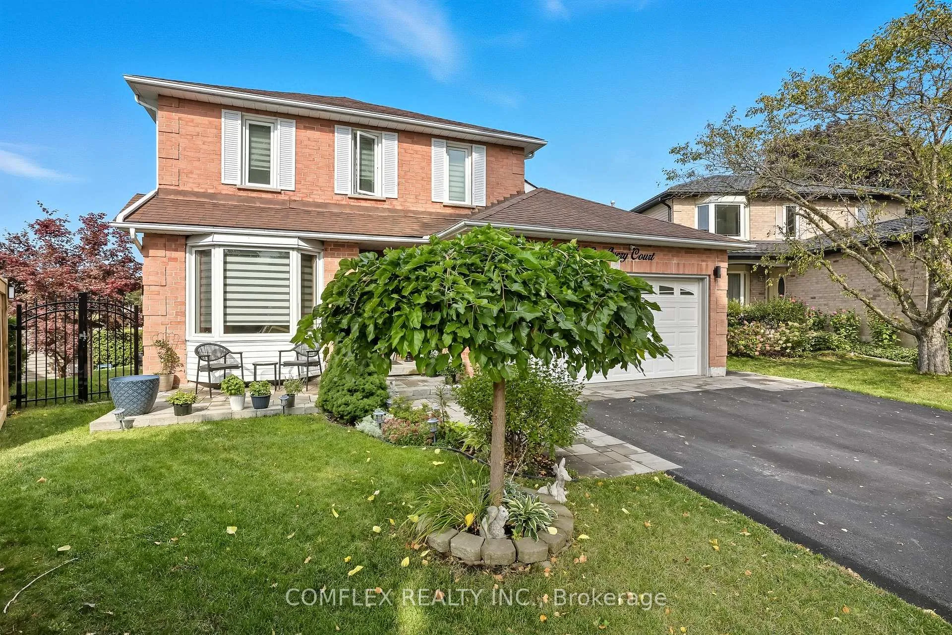 Photo 2 of 680 Avery Court, Oshawa, Pinecrest — HOMEH