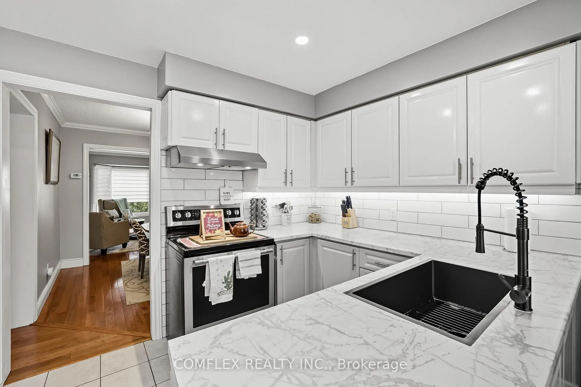 Photo 17 of 680 Avery Court, Oshawa, Pinecrest — HOMEH