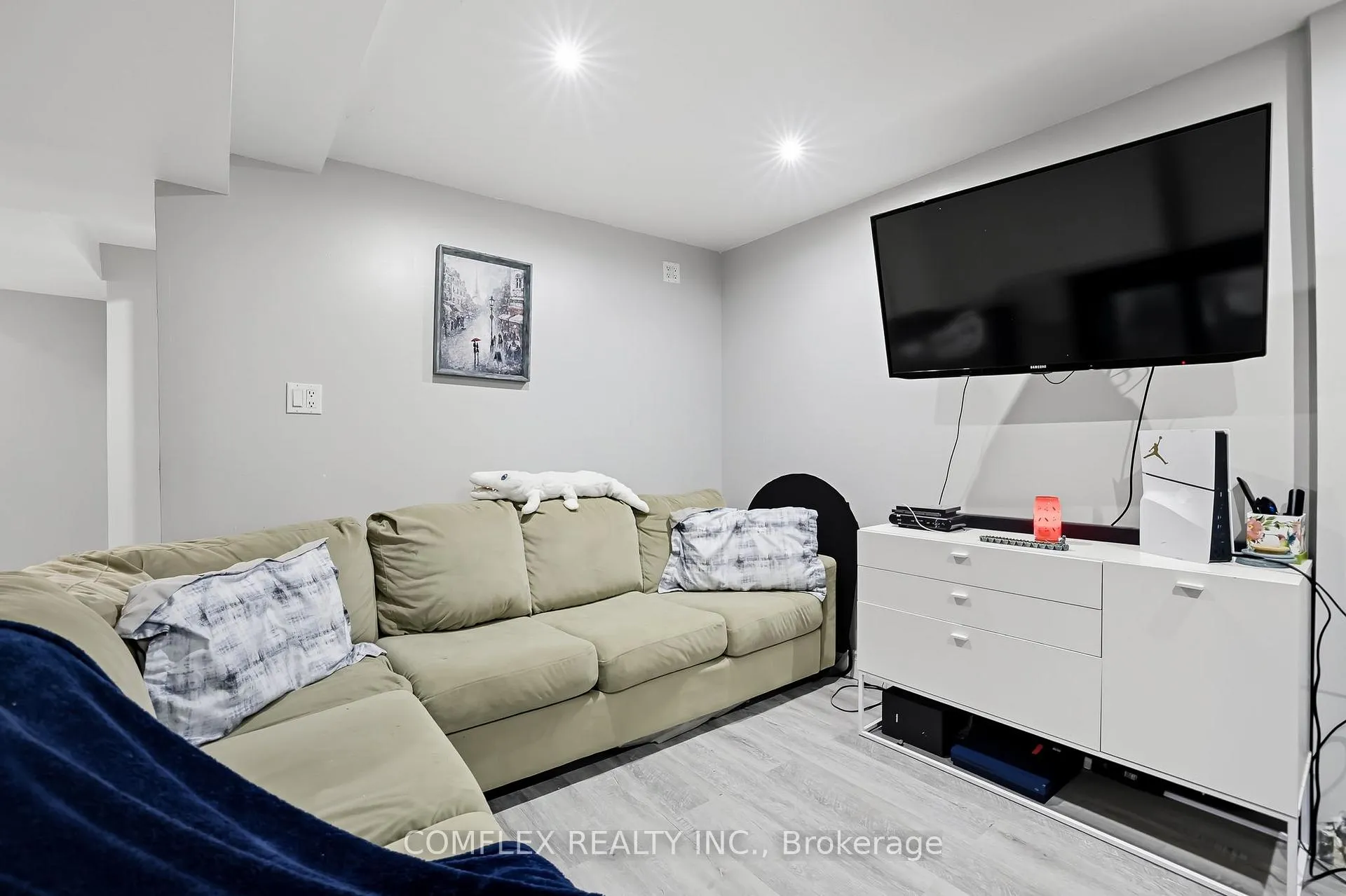 Photo 35 of 680 Avery Court, Oshawa, Pinecrest — HOMEH