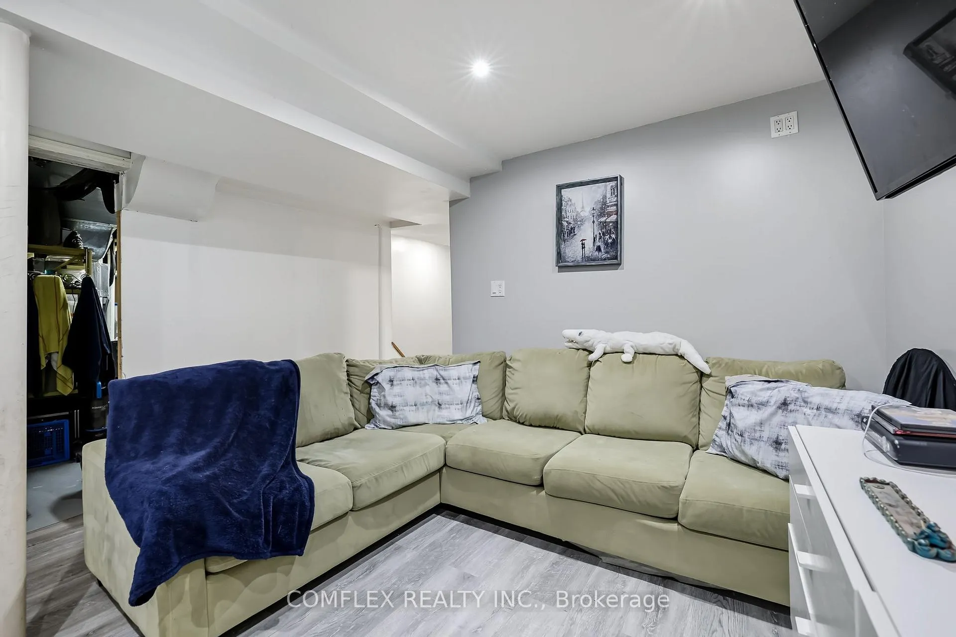 Photo 36 of 680 Avery Court, Oshawa, Pinecrest — HOMEH