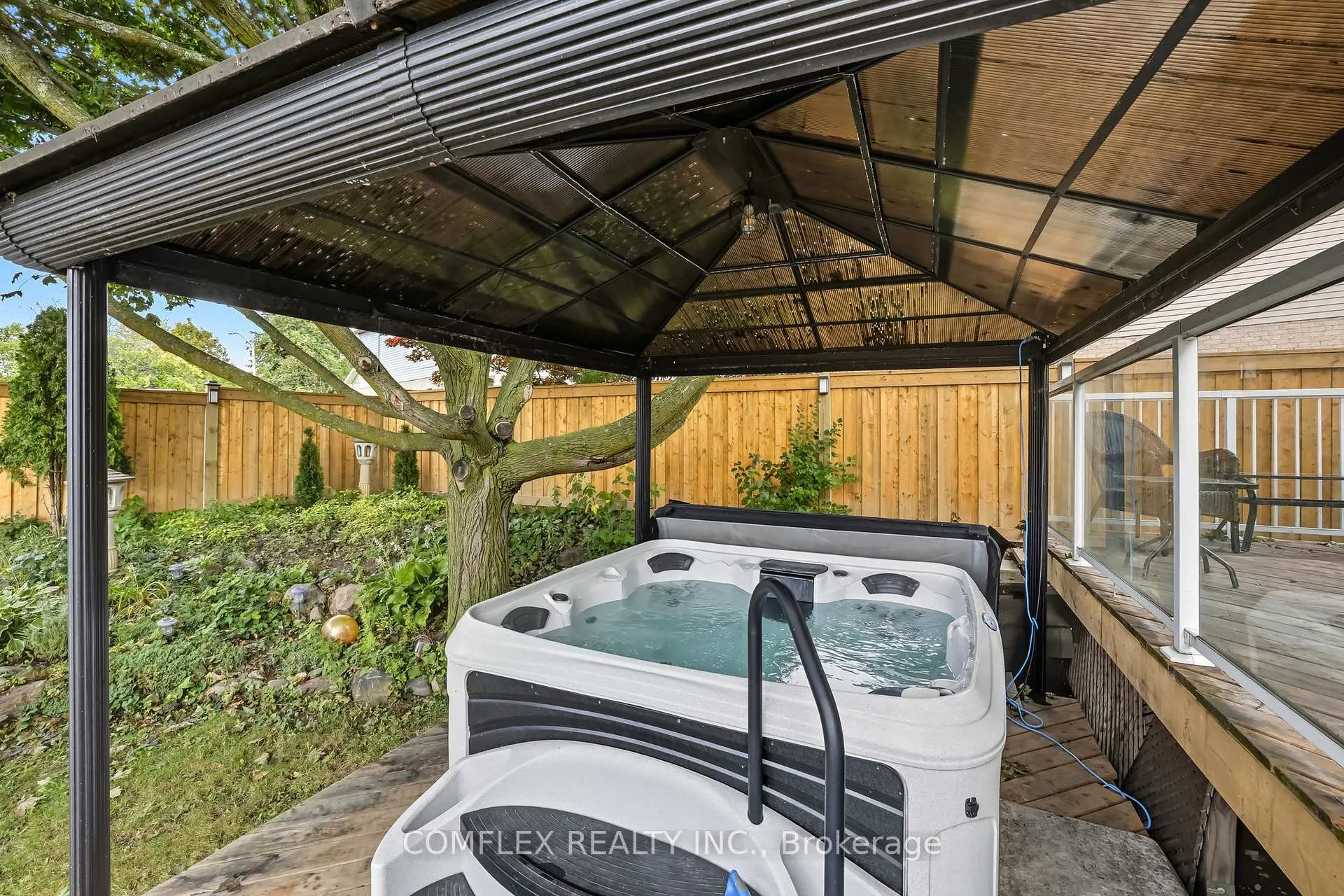 Photo 44 of 680 Avery Court, Oshawa, Pinecrest — HOMEH