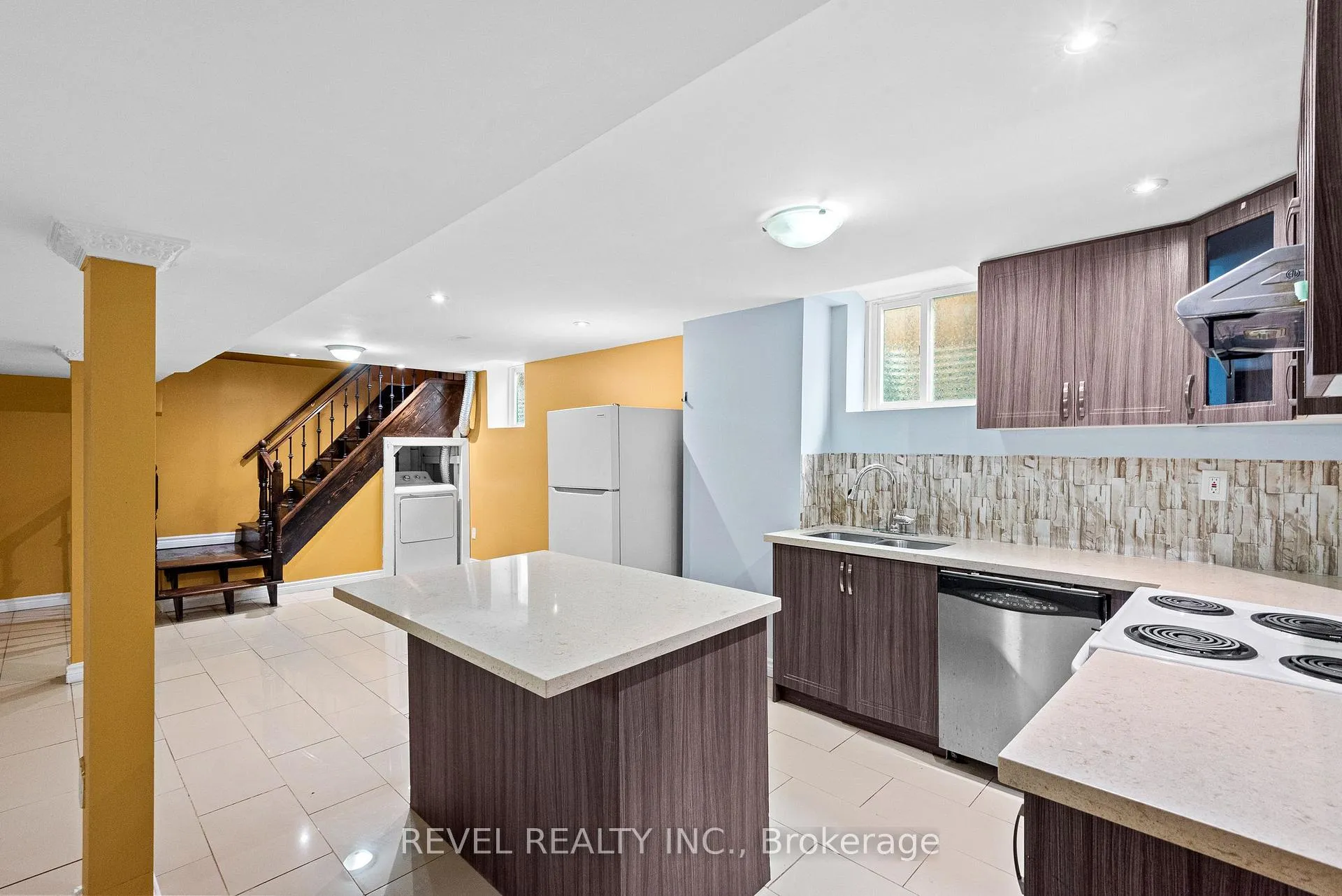 Front of Unit Bsmt, 1005 Sandcliff Drive