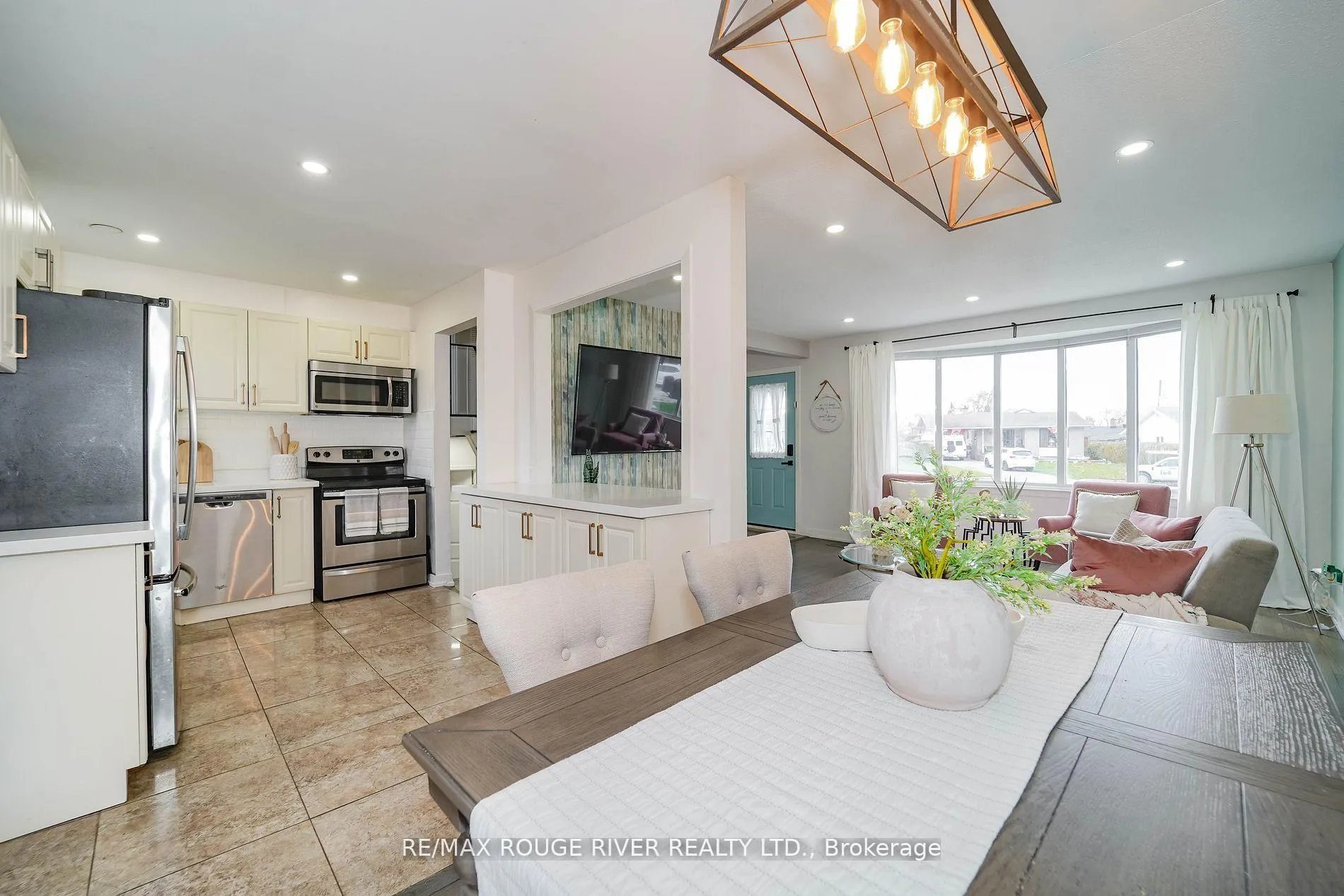 Photo 6 of 1277 Trellis Court, Pickering, Bay Ridges — HOMEH