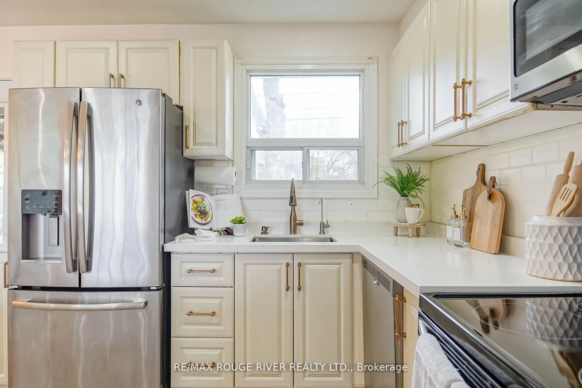 Photo 8 of 1277 Trellis Court, Pickering, Bay Ridges — HOMEH