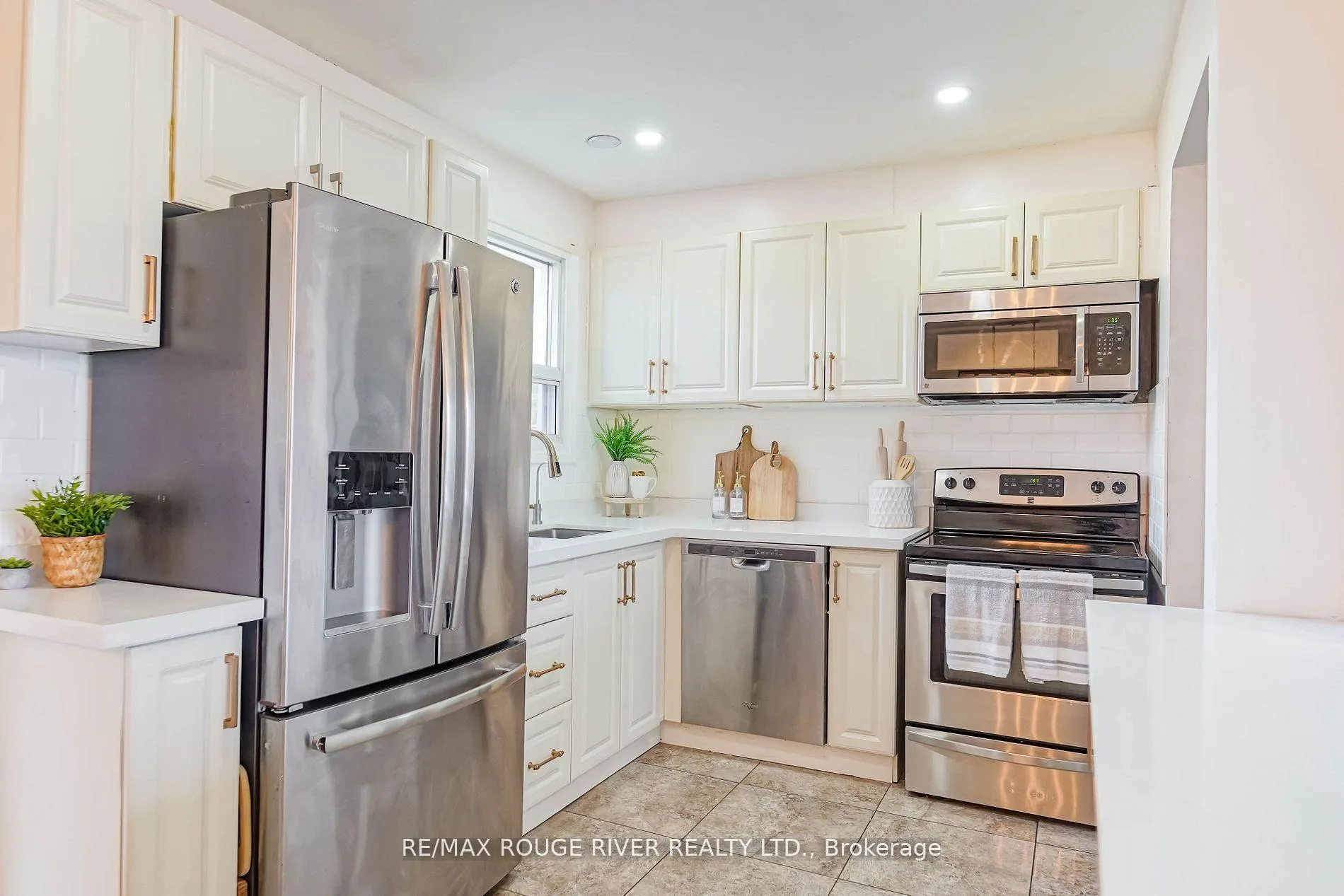 Photo 9 of 1277 Trellis Court, Pickering, Bay Ridges — HOMEH
