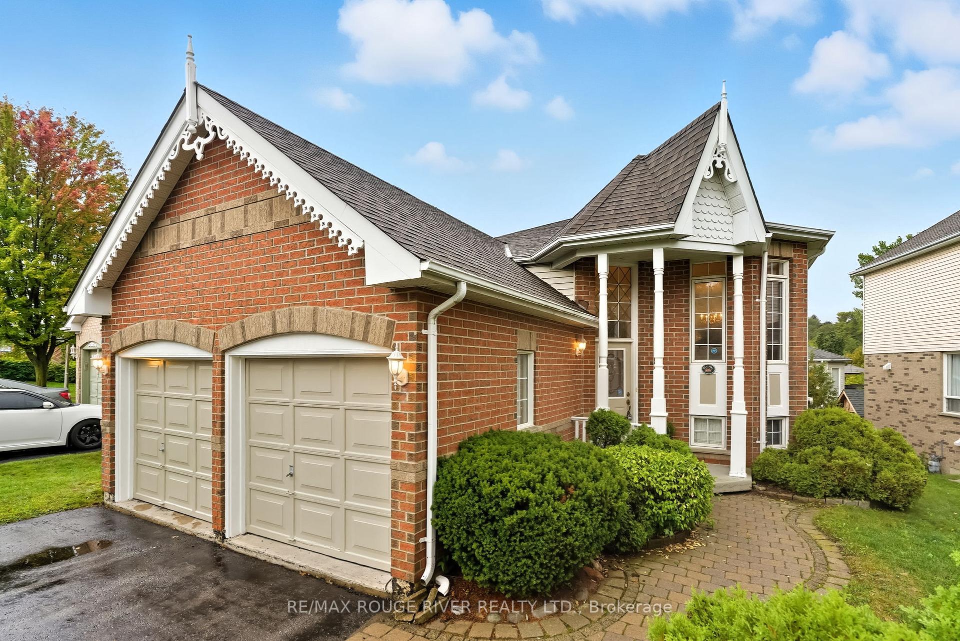 Photo 2 of 1050 Ridgemount Boulevard, Oshawa, Pinecrest — HOMEH