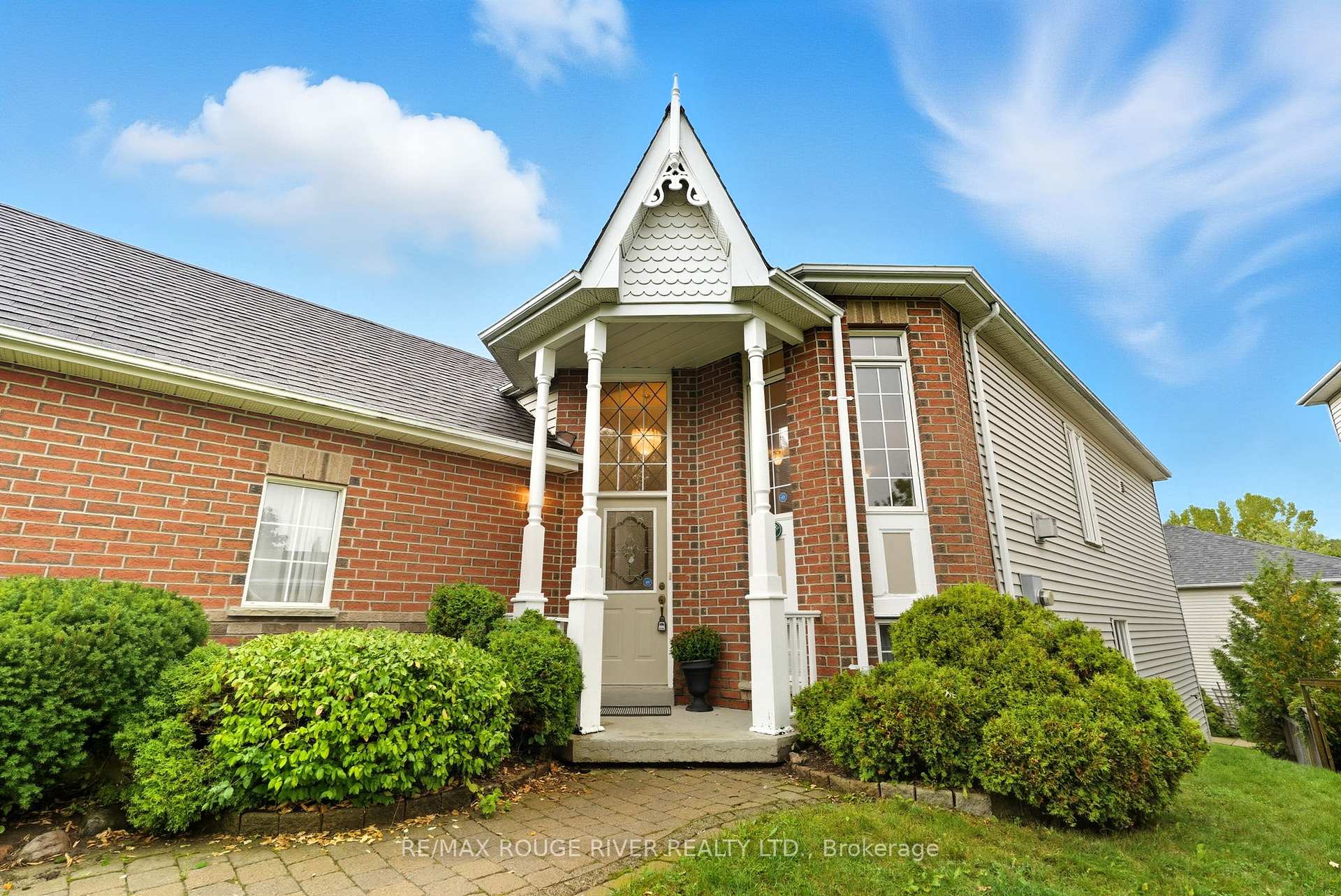 Photo 3 of 1050 Ridgemount Boulevard, Oshawa, Pinecrest — HOMEH