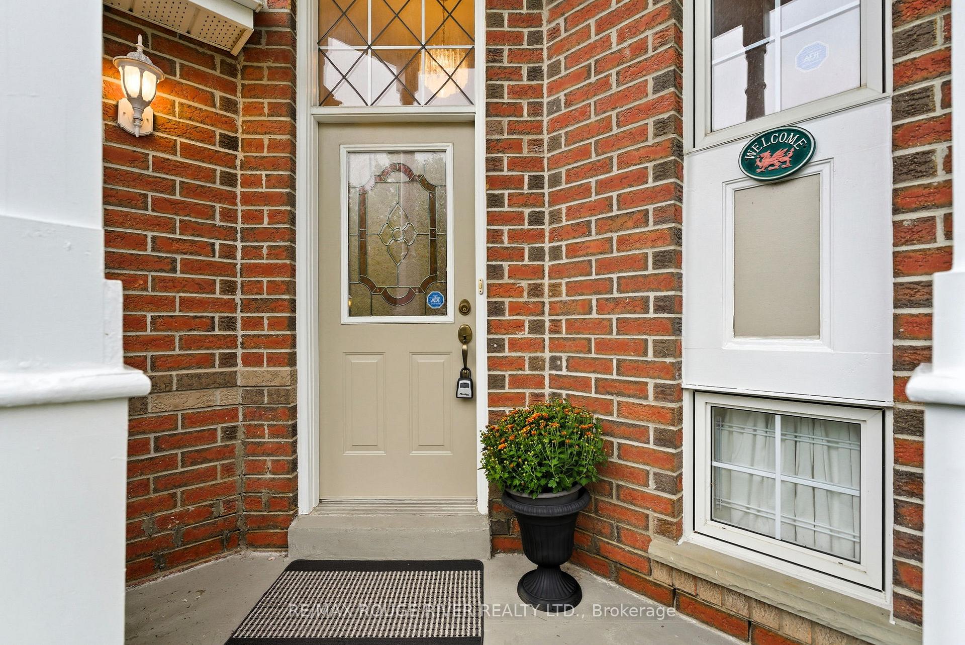 Photo 4 of 1050 Ridgemount Boulevard, Oshawa, Pinecrest — HOMEH