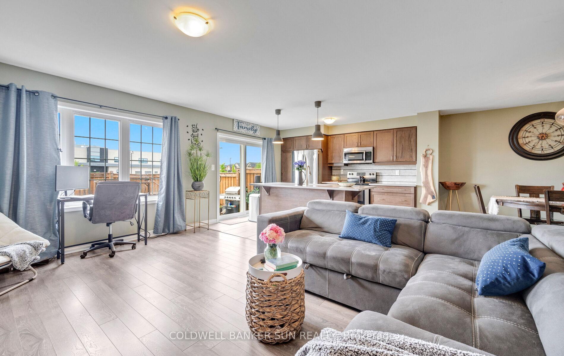 Photo 12 of 1154 Duignan Crescent, Milton, Ford — HOMEH