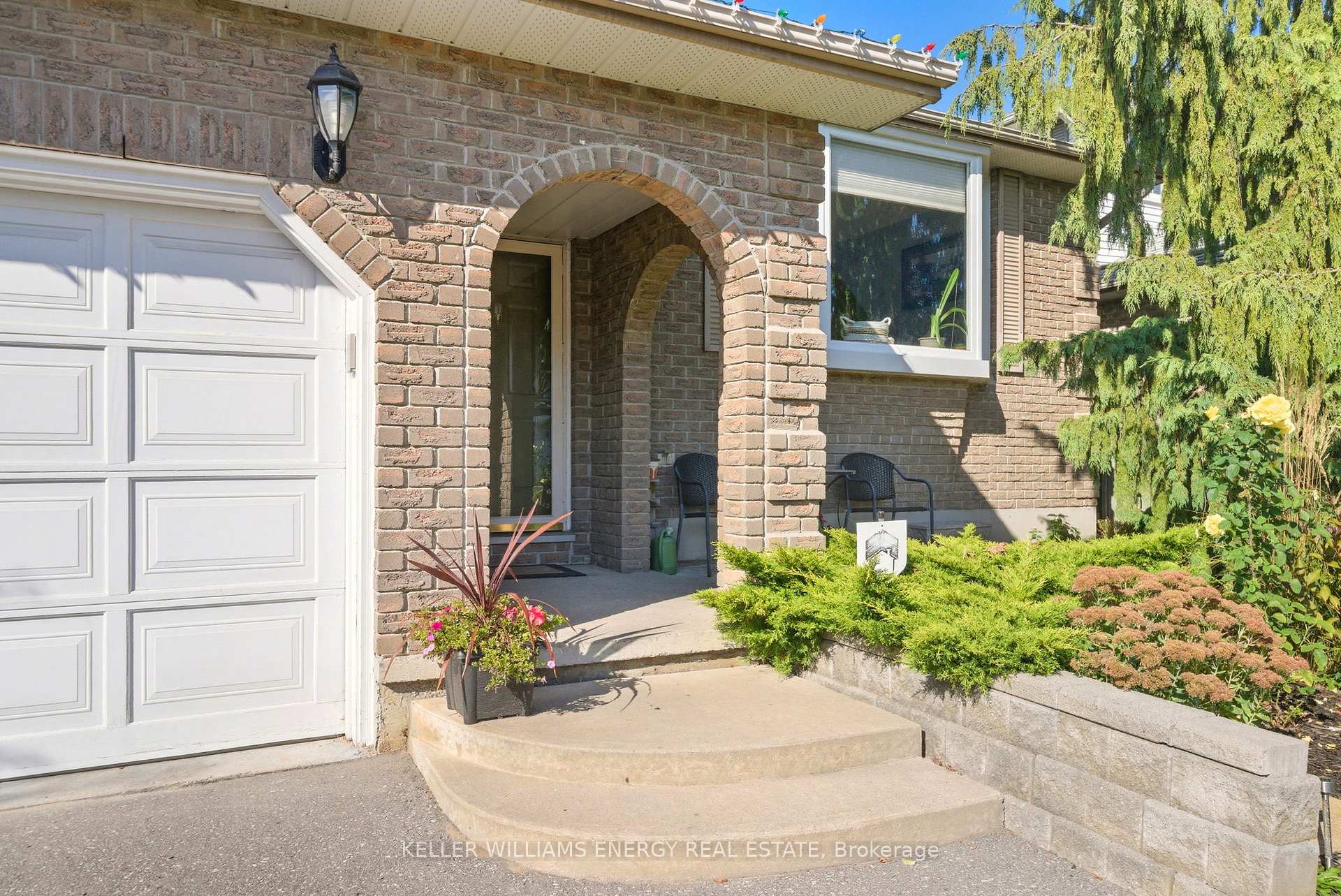 Photo 2 of 872 Mount Allan Avenue, Oshawa, Northglen — HOMEH
