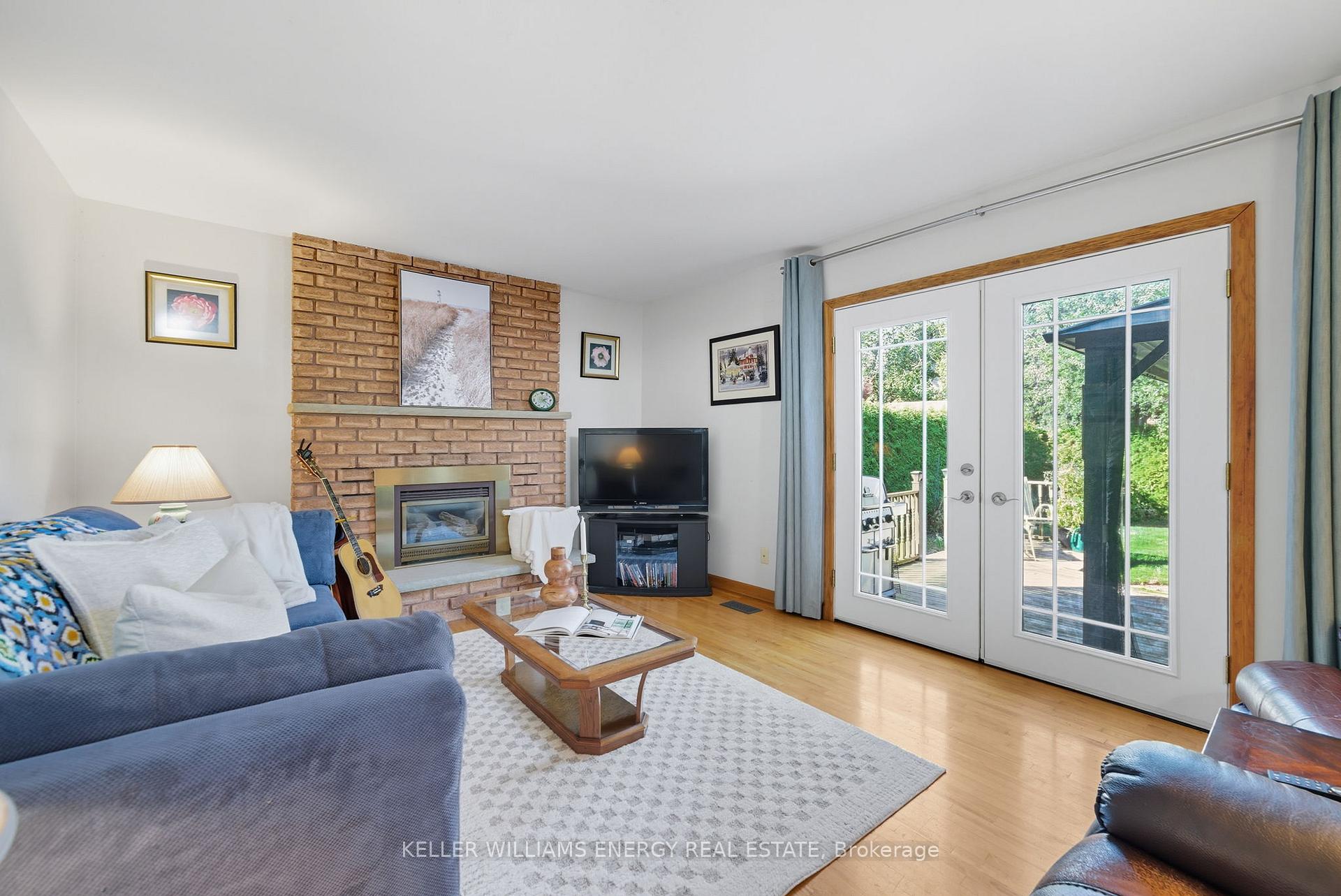 Photo 3 of 872 Mount Allan Avenue, Oshawa, Northglen — HOMEH