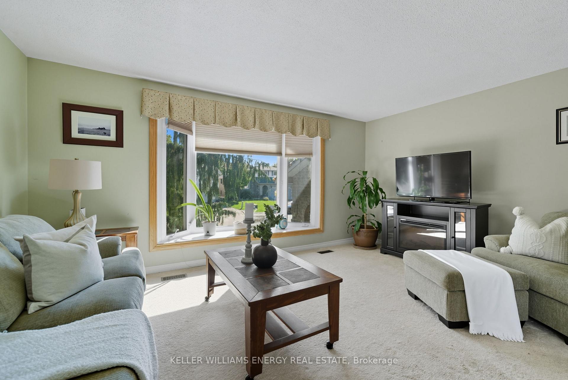 Photo 5 of 872 Mount Allan Avenue, Oshawa, Northglen — HOMEH