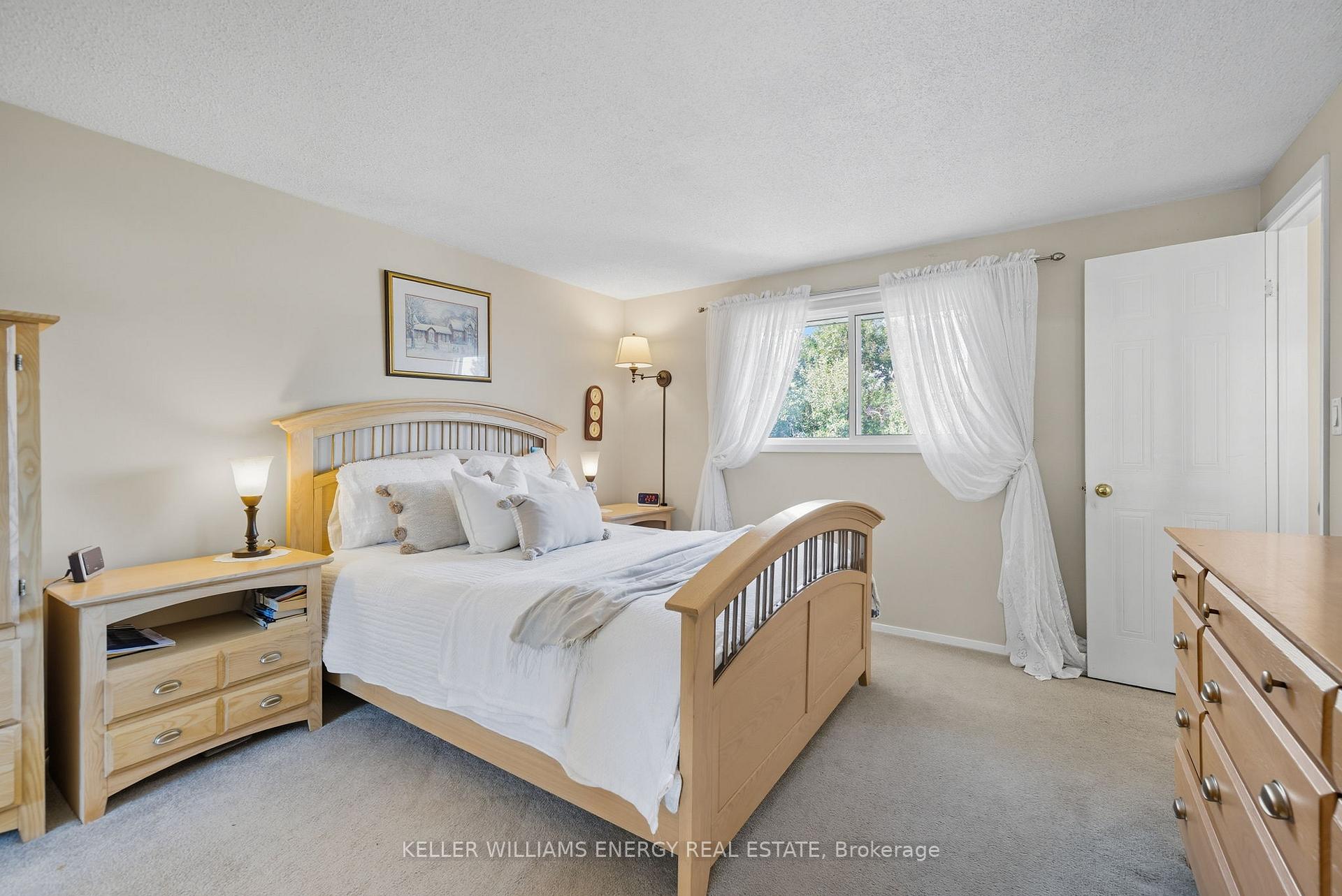 Photo 9 of 872 Mount Allan Avenue, Oshawa, Northglen — HOMEH