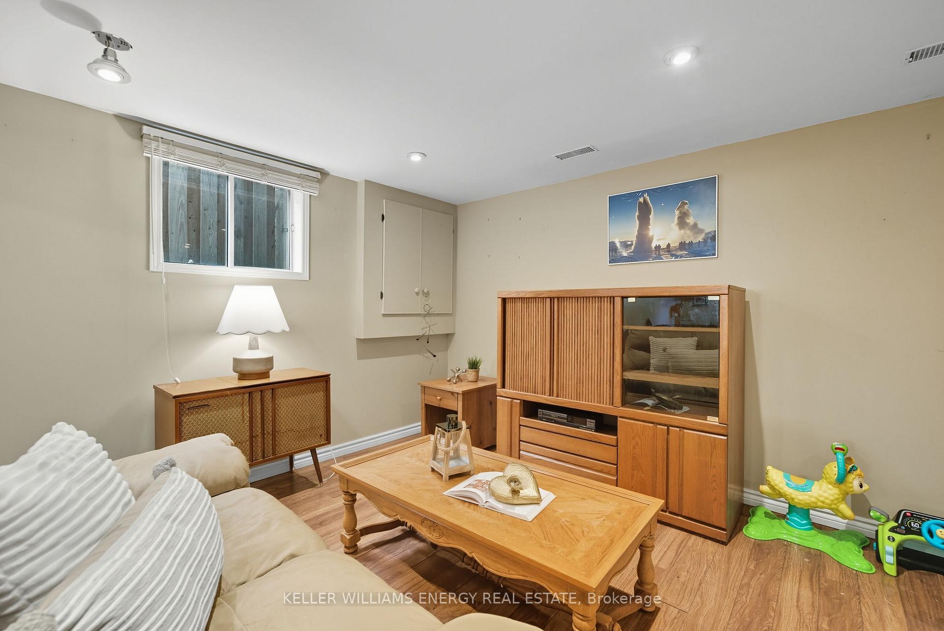 Photo 15 of 872 Mount Allan Avenue, Oshawa, Northglen — HOMEH