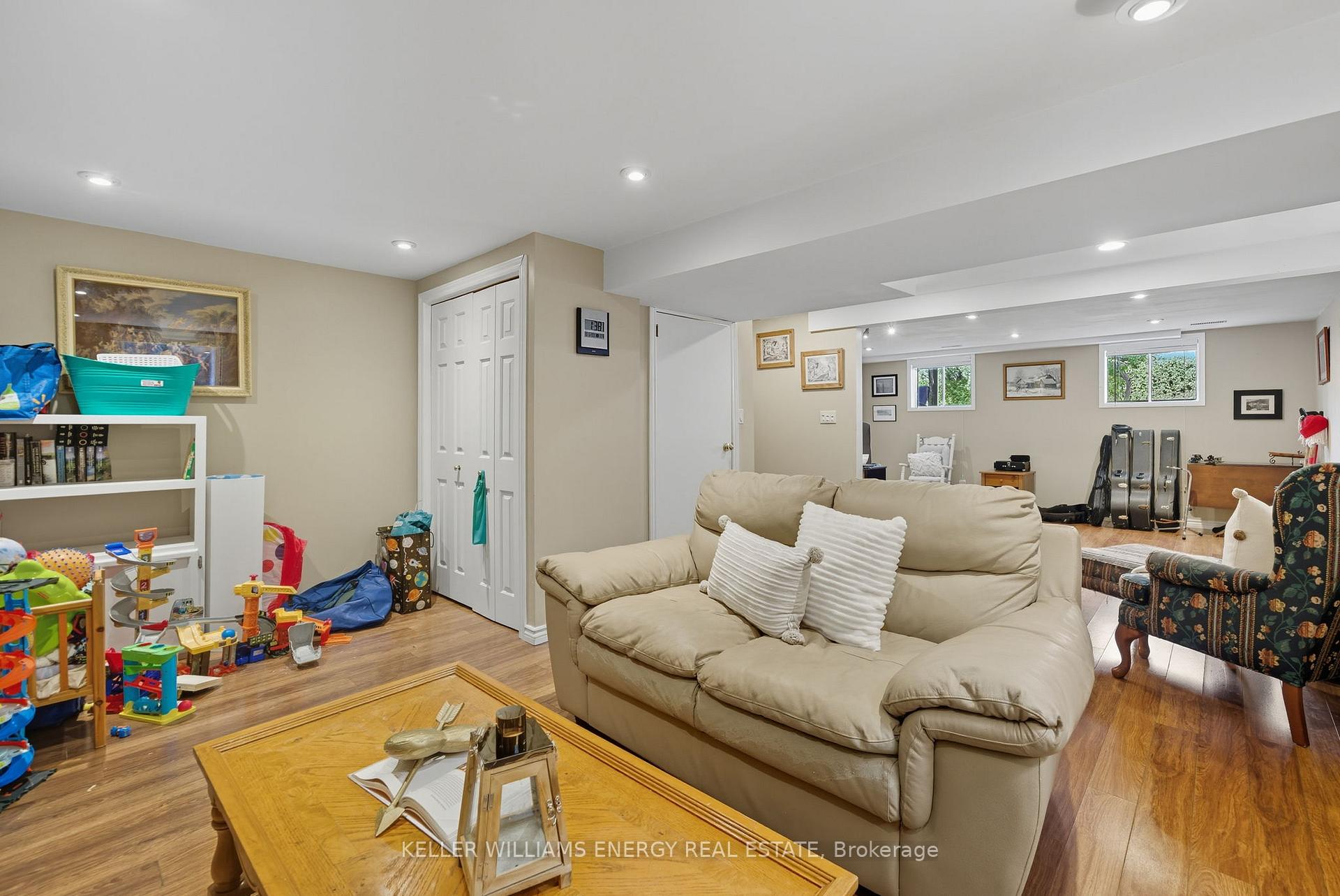 Photo 16 of 872 Mount Allan Avenue, Oshawa, Northglen — HOMEH