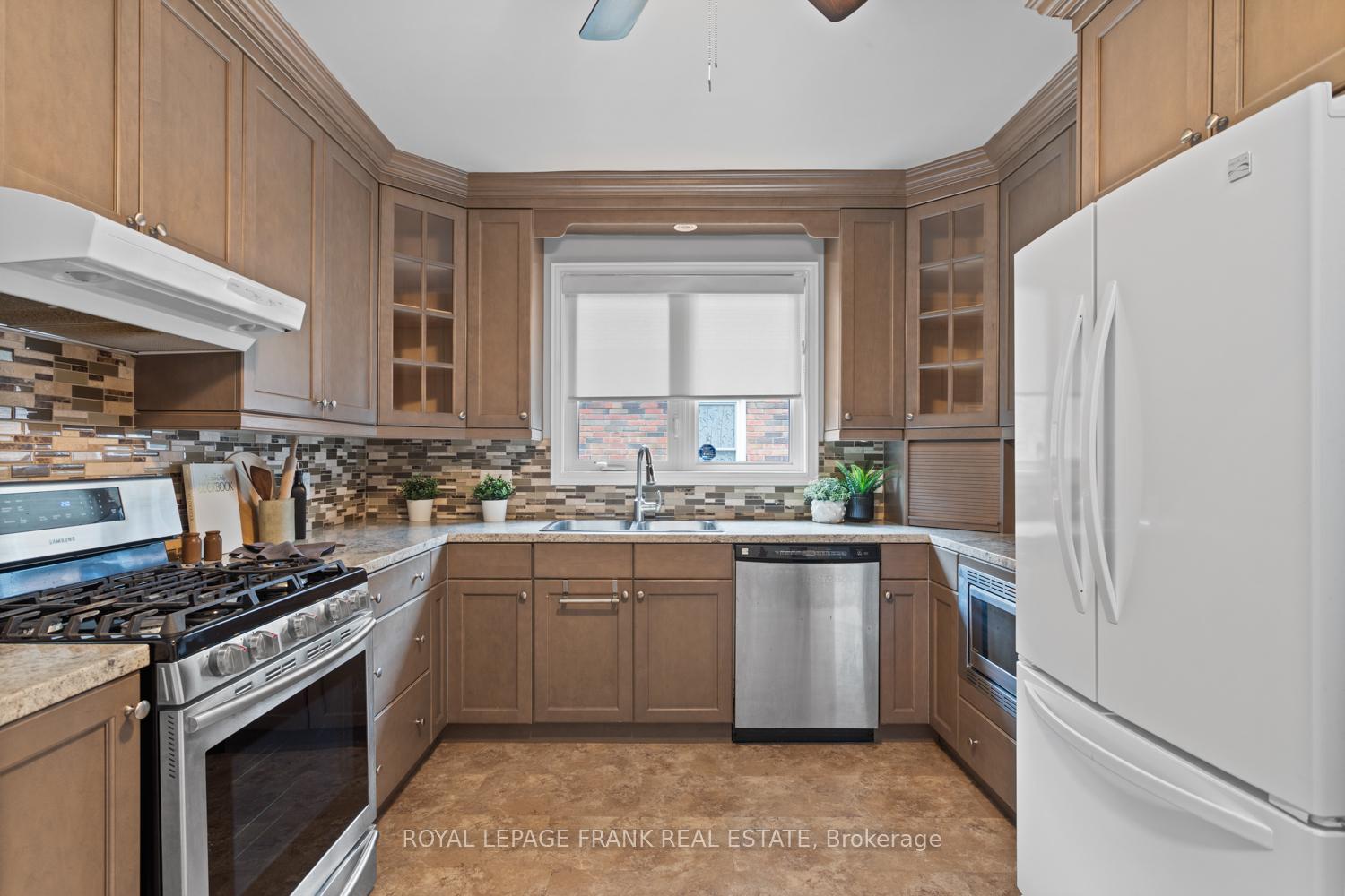 Photo 10 of 234 Central Park Boulevard S, Oshawa, Central — HOMEH